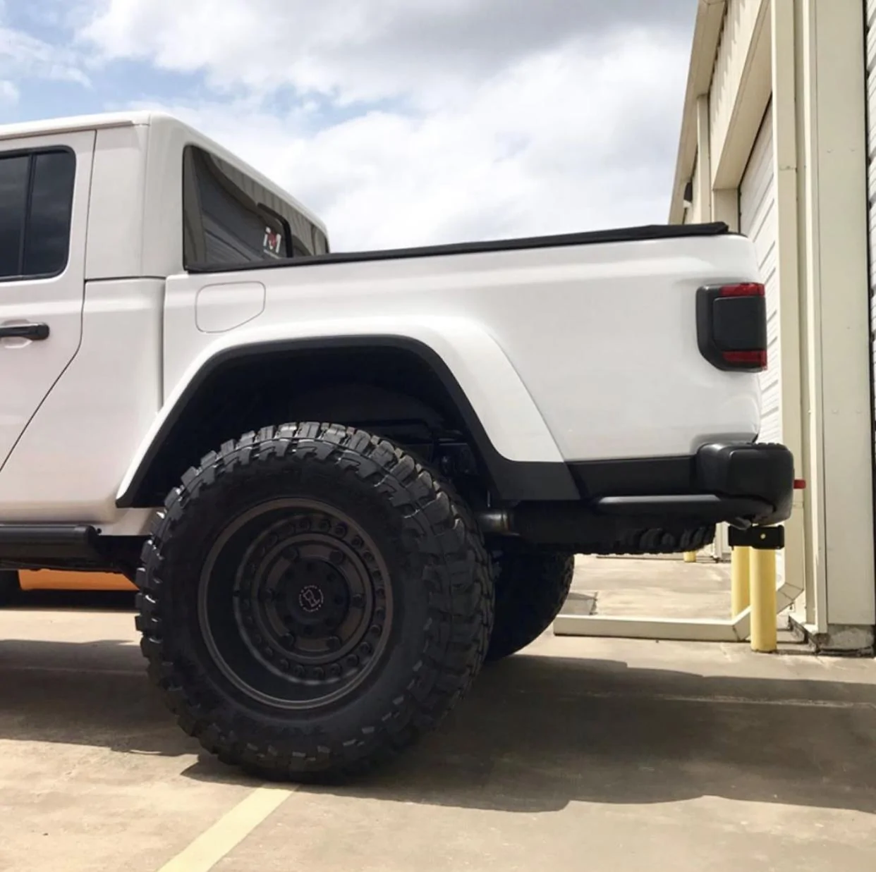 Jeep Gladiator BRIGHT WHITE Gladiator JT Club 1D1AE653-A277-4228-B915-401430491CBB