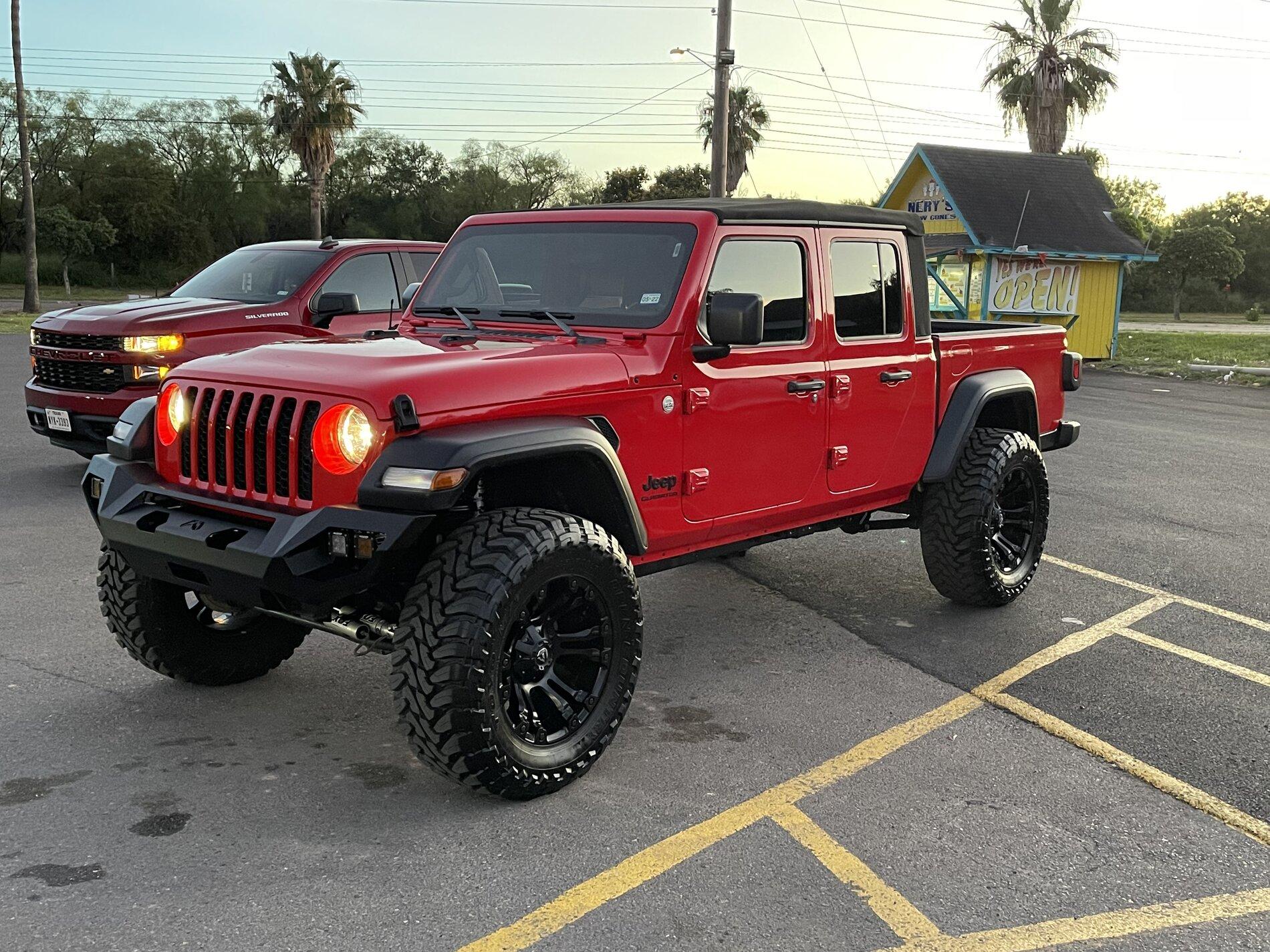 Jeep Gladiator Premium soft top Houston area B49C6752-7C0C-42CE-B48A-3F1D2BD12962