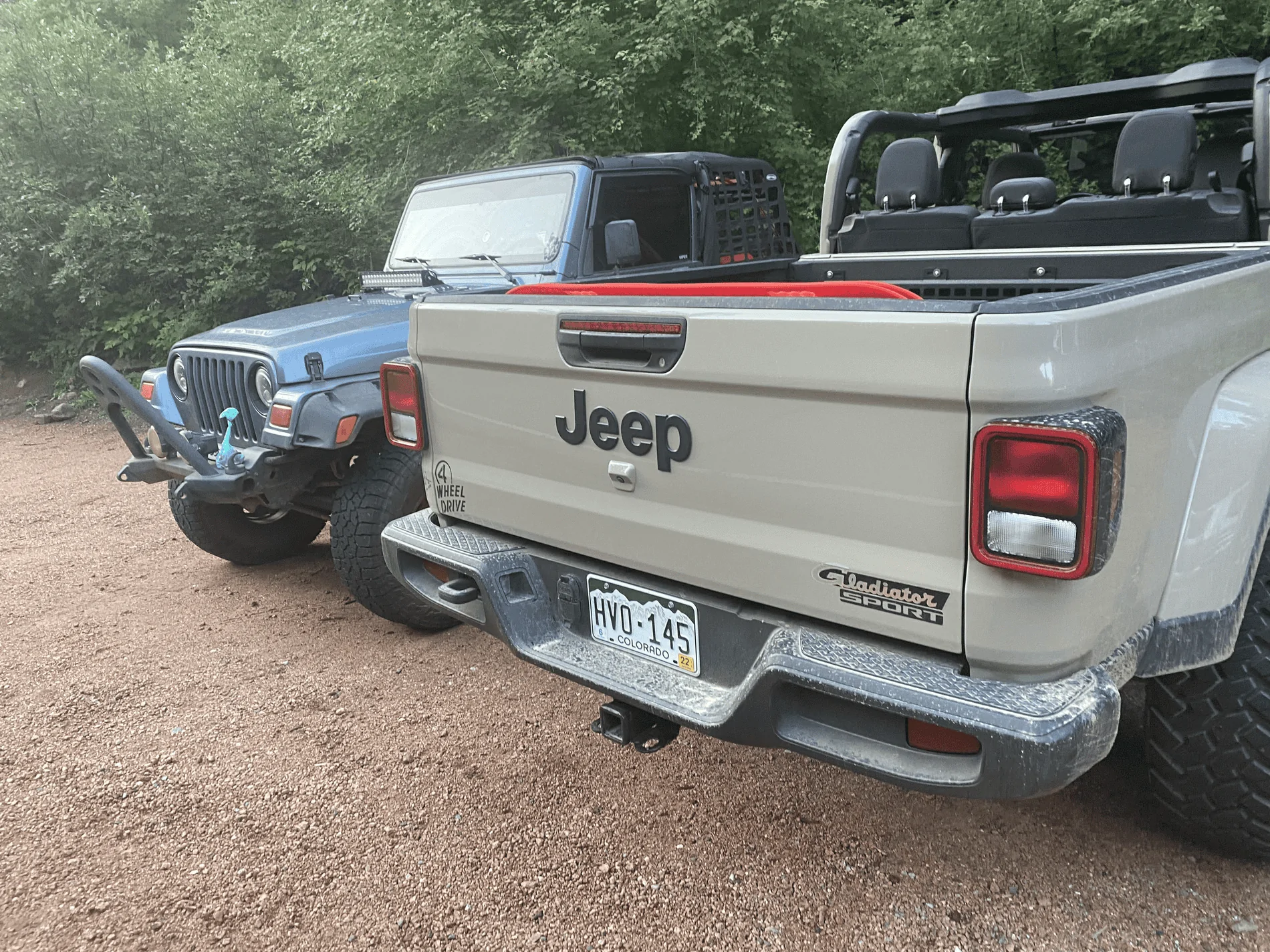 Jeep Gladiator Jeeps Parking Next To Jeeps tempImage9IVwFC