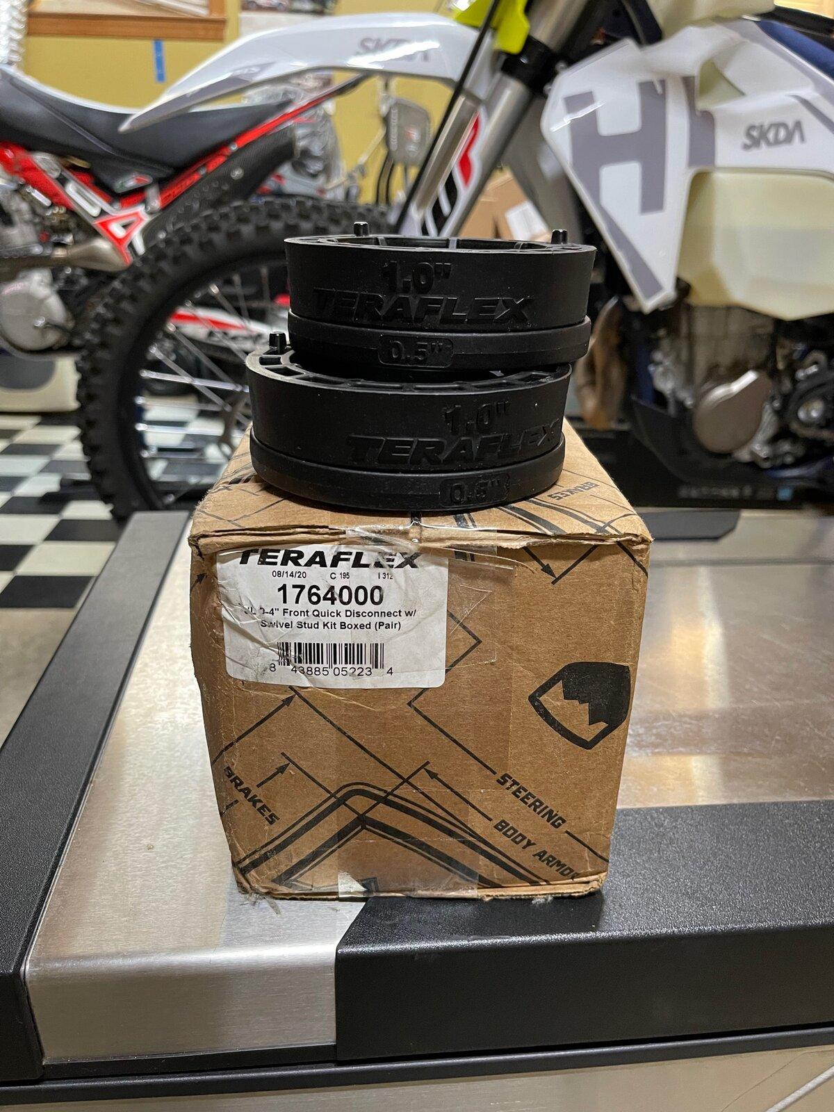 Jeep Gladiator JT Gladiator 1.5" Teraflex Spacers and Quick Disconnect Links D83B9282-7AD0-477E-99B1-33061F0D83E4