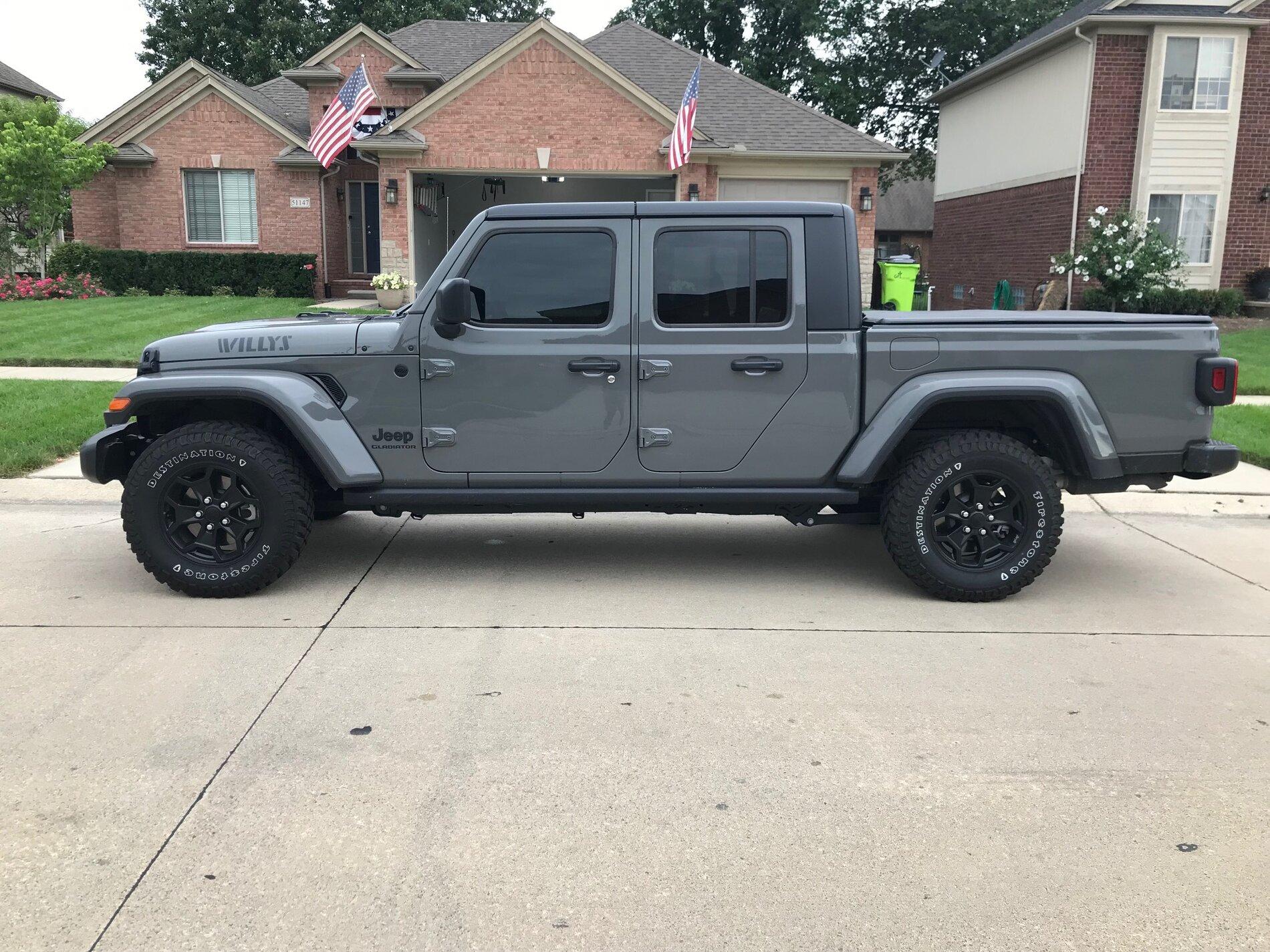 Jeep Gladiator i'll be the first 315/70r17 on a STOCK Willys IMG_9314