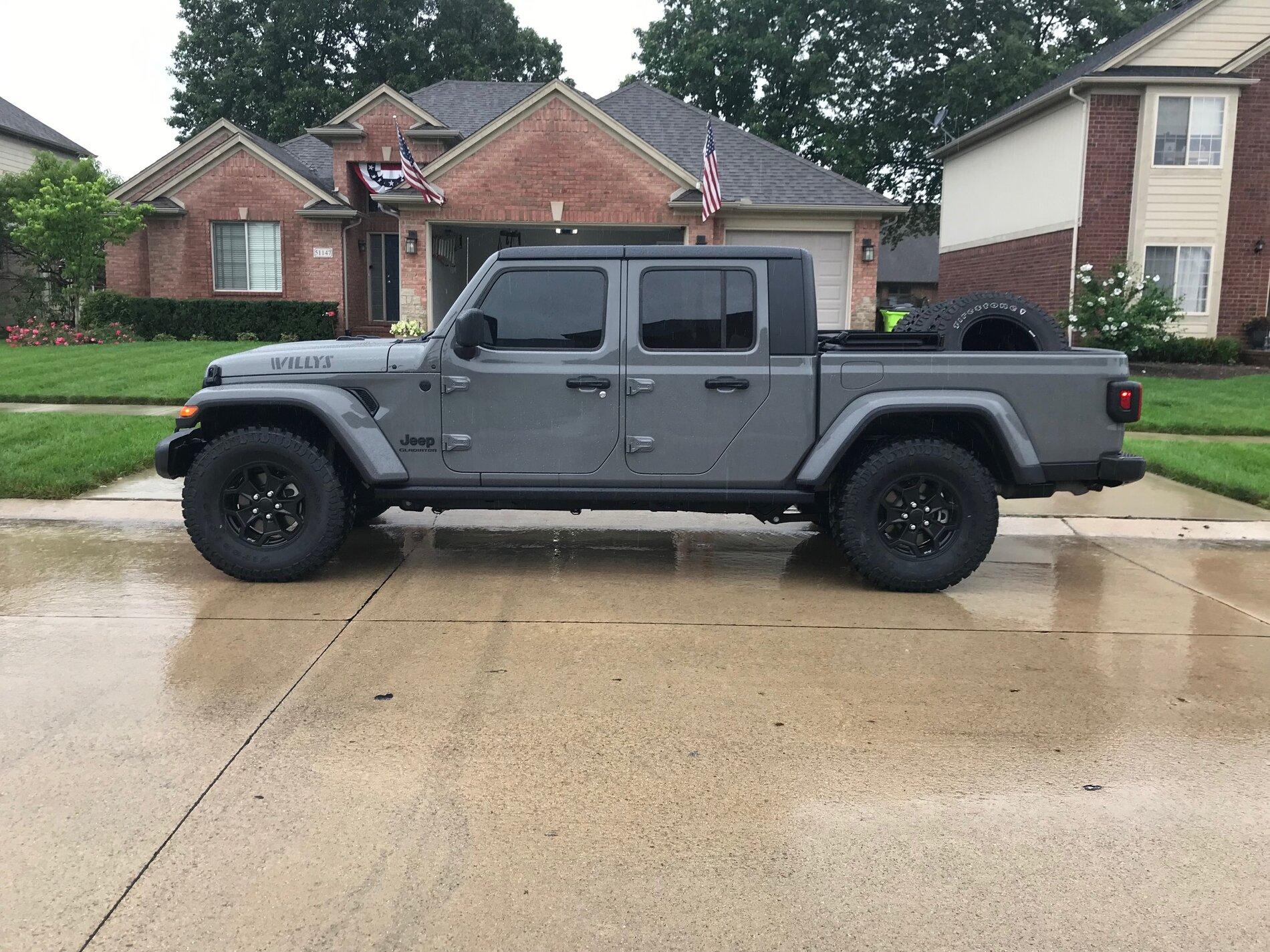 Jeep Gladiator i'll be the first 315/70r17 on a STOCK Willys IMG_9317