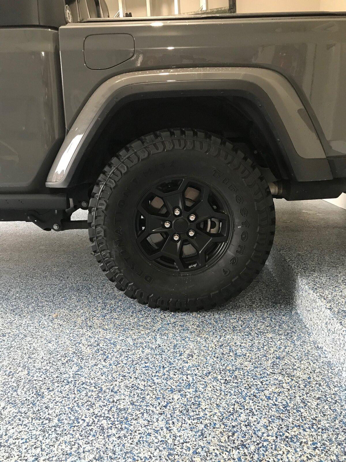 Jeep Gladiator i'll be the first 315/70r17 on a STOCK Willys 64816762589__D49AB05C-69F0-4CF3-B103-9E4572E5F4C9