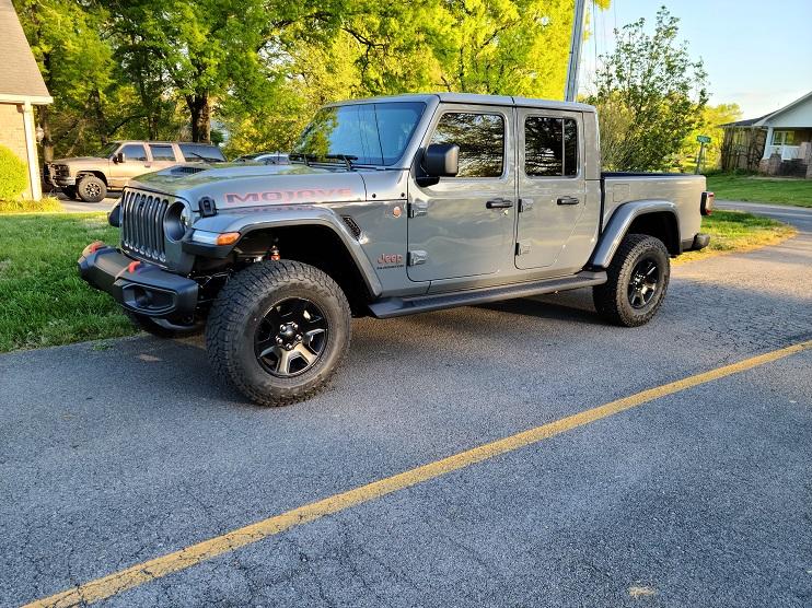 Jeep Gladiator 2021 JEEP GLADIATOR MOJAVE OEM FRONT BUMPER - BRAND NEW!! 20210418_191103