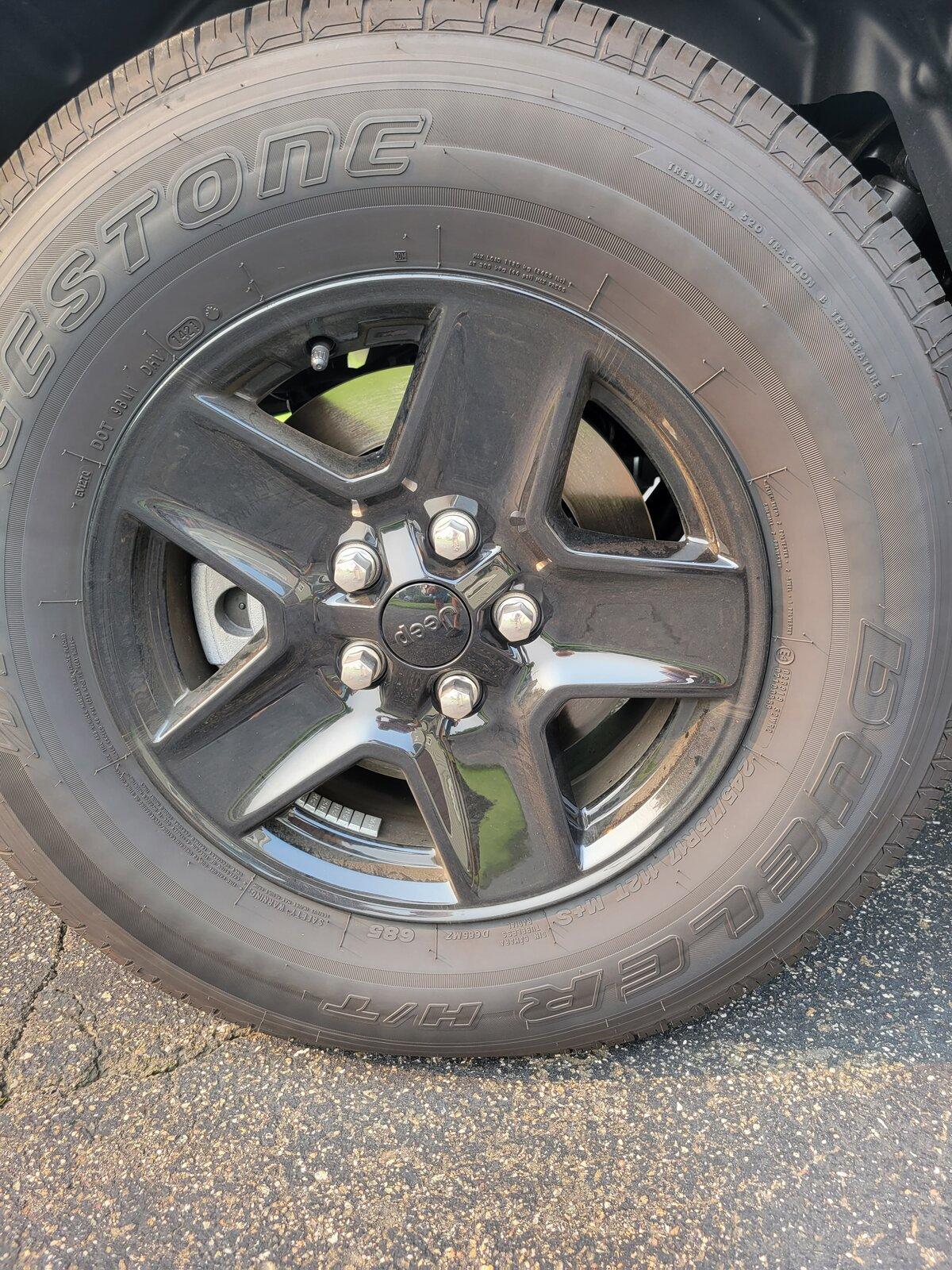 Jeep Gladiator 4 Gladiator Sport S OEM Black Wheels and Tires 20210720_083621