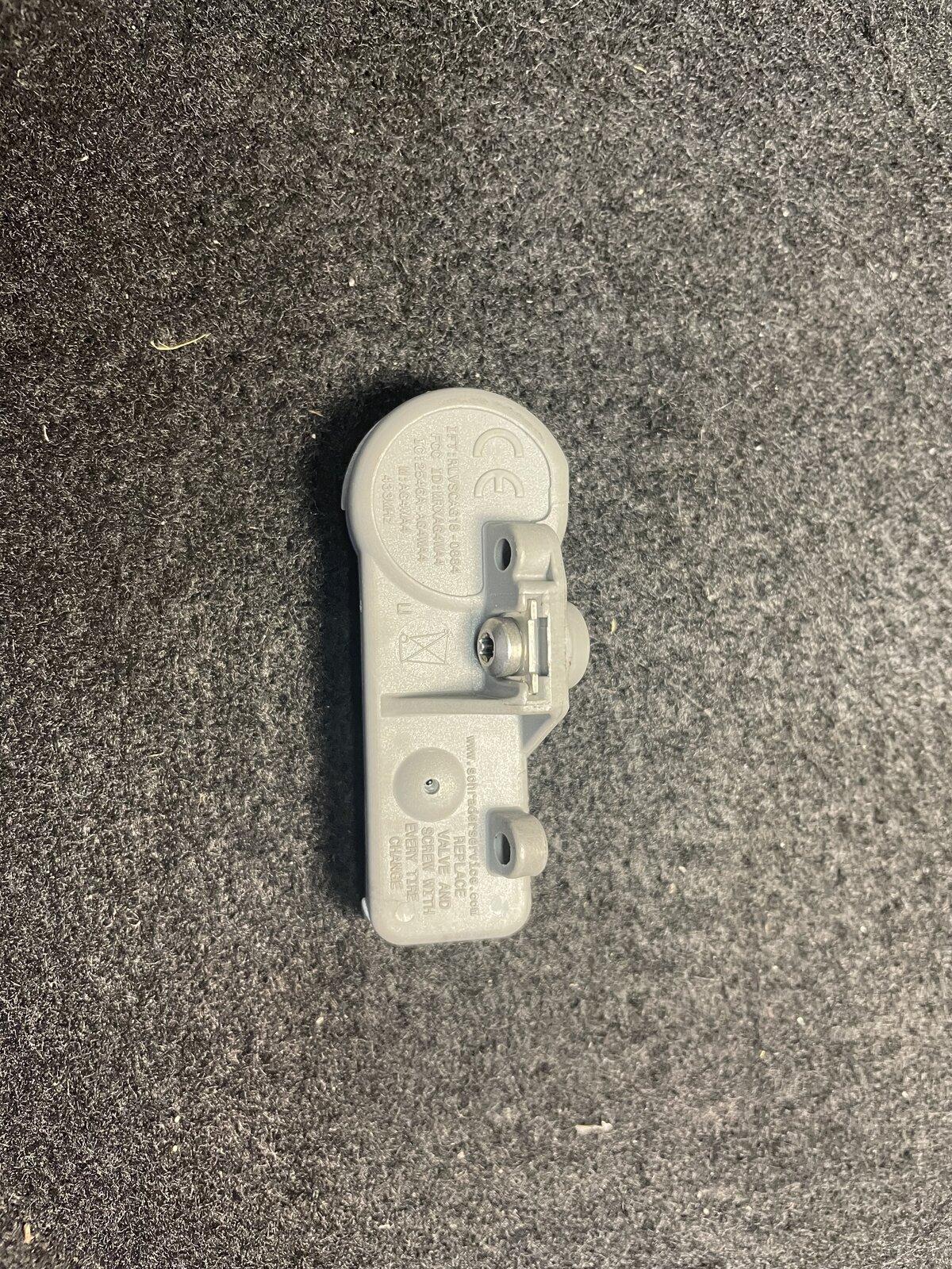 Jeep Gladiator ( 1 ) OEM Rubicon Gladiator TPMS sensor EB826B0F-F68A-4F69-924B-B60D3C5295AD
