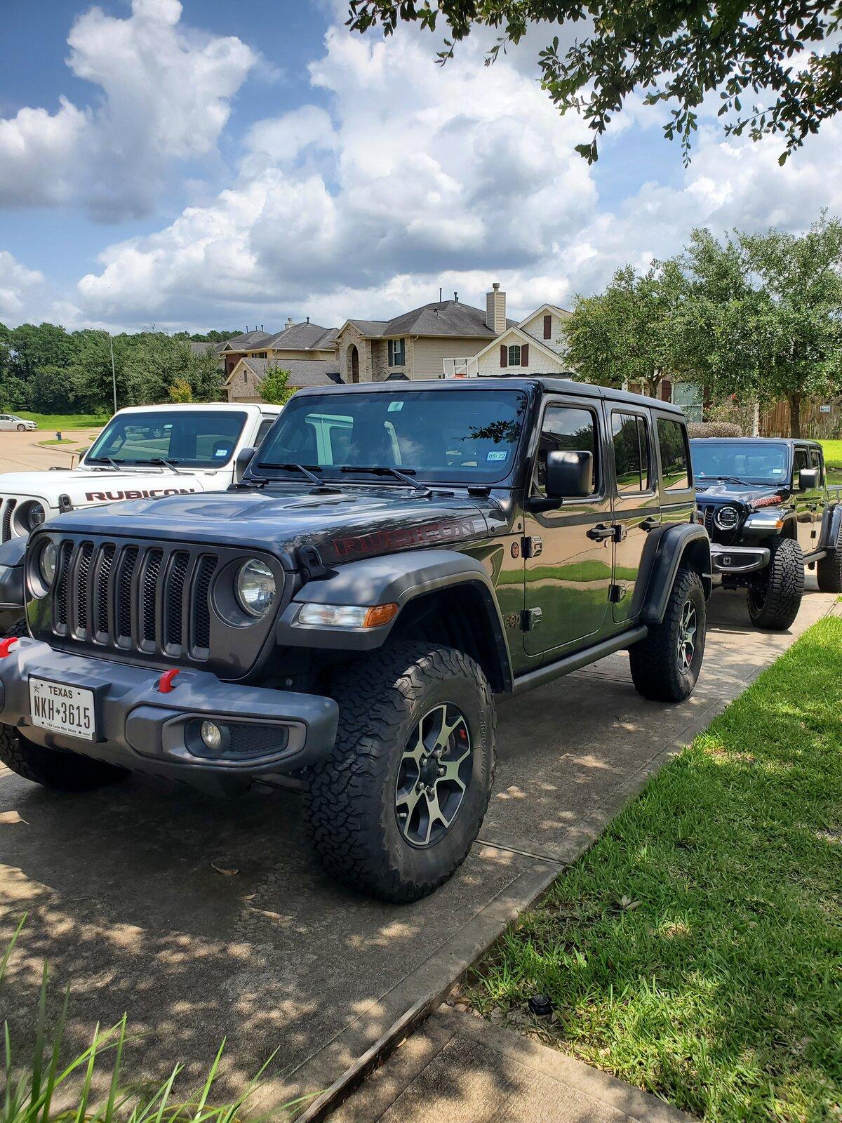 Jeep Gladiator Jeeps Parking Next To Jeeps 20210720_133907