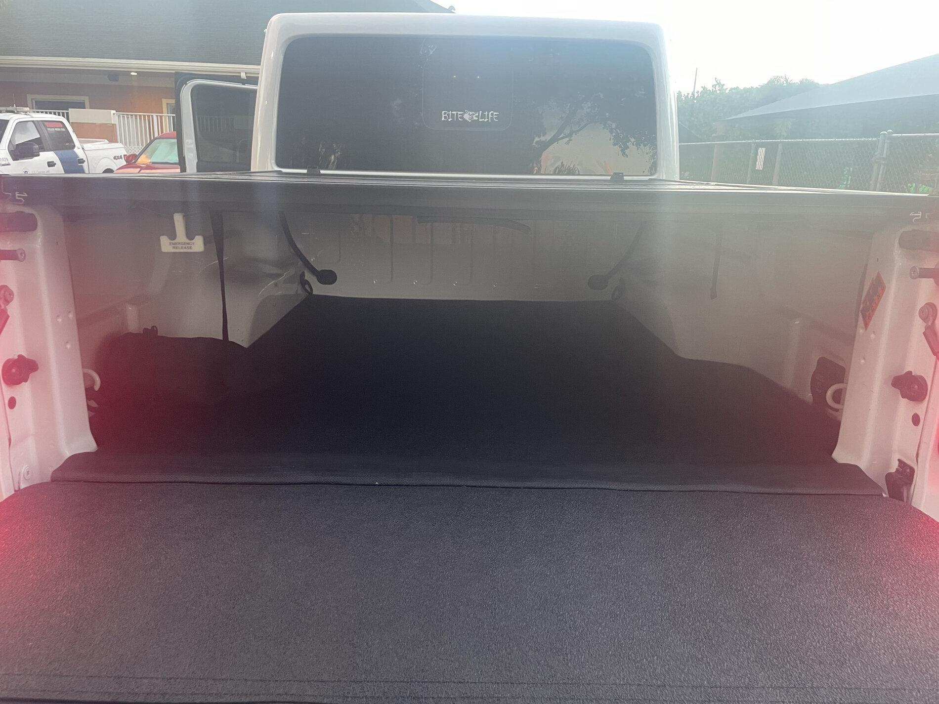 Jeep Gladiator Mopar trifold bedcover EB74CF29-2548-40A4-9F6C-552DB0EA84CC