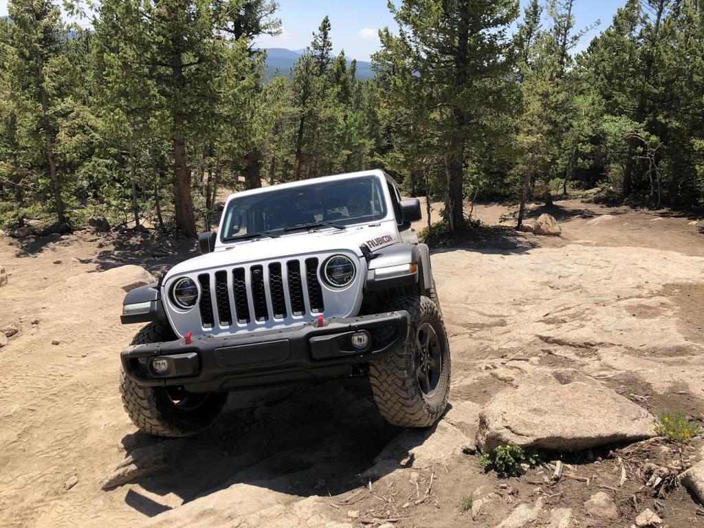 Jeep Gladiator Do you switch between 4H and 4L? 808ACBA7-12E1-4A0C-A14F-884A9647EF7D_1_105_c