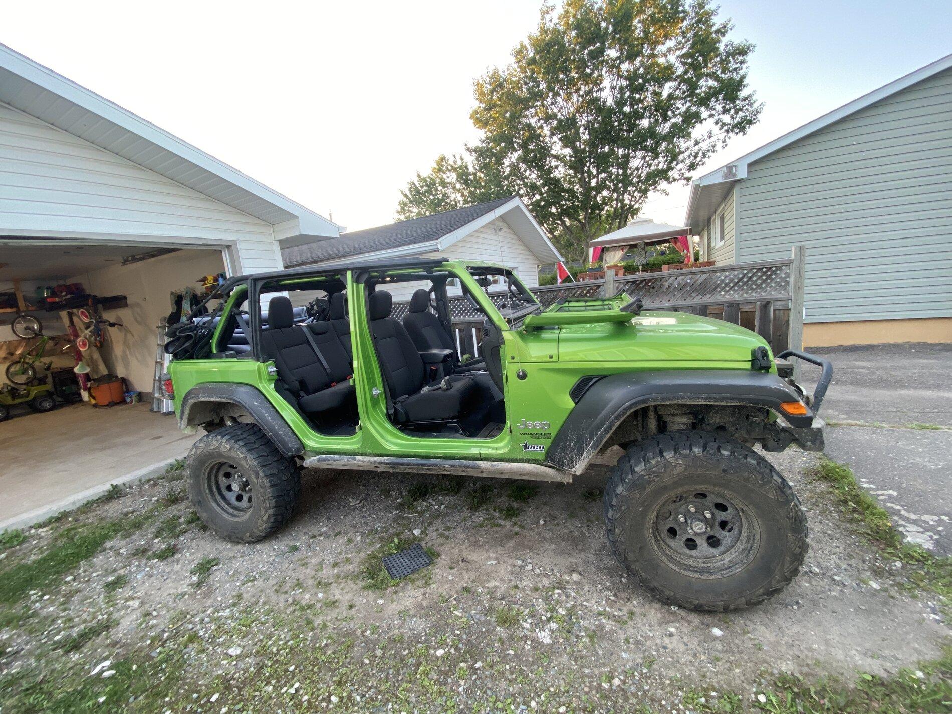 Jeep Gladiator Outside Naked  Overnight 9A1B3BF0-CFDD-4D1A-90E3-B136C99C2440