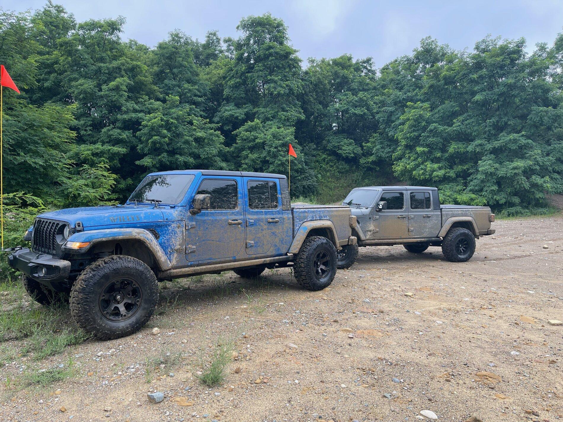 Jeep Gladiator WILLYS Edition Gladiator JT Club 26D39822-0A98-44B8-8C9D-2685D85E34D4