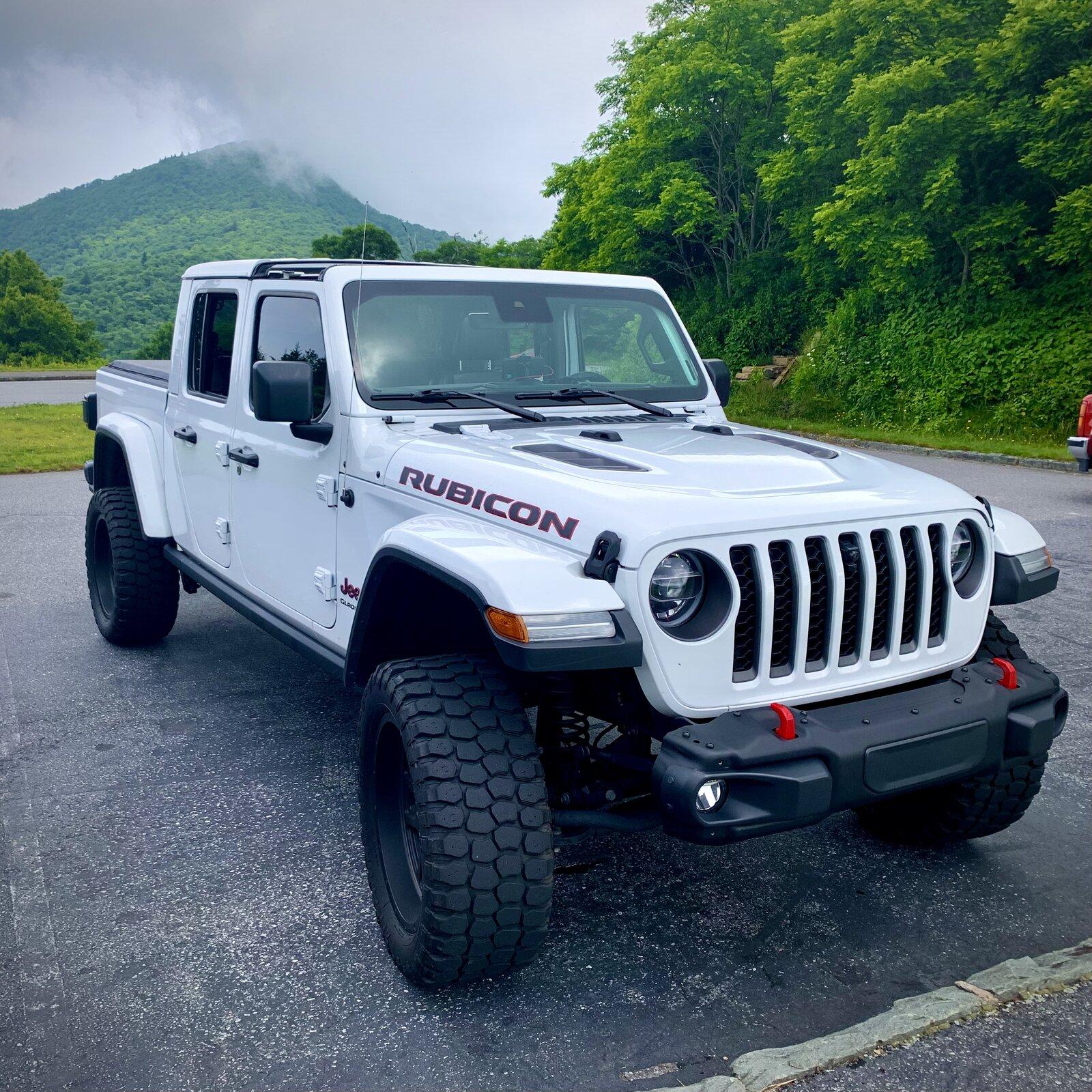 Jeep Gladiator First-Time Jeep Owner w/ Bright White JT Rubicon 501FCB64-6B1E-43B8-AD4B-1B17D260522D