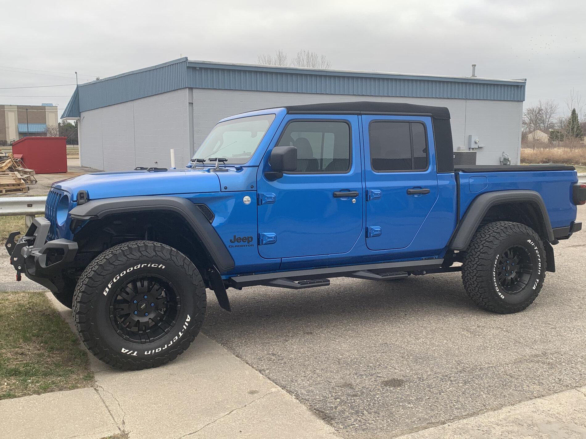 Jeep Gladiator Premium Soft top, used about 3 months $1600.00 32113AB7-1E81-4F1F-AB22-924B6D47D9EA