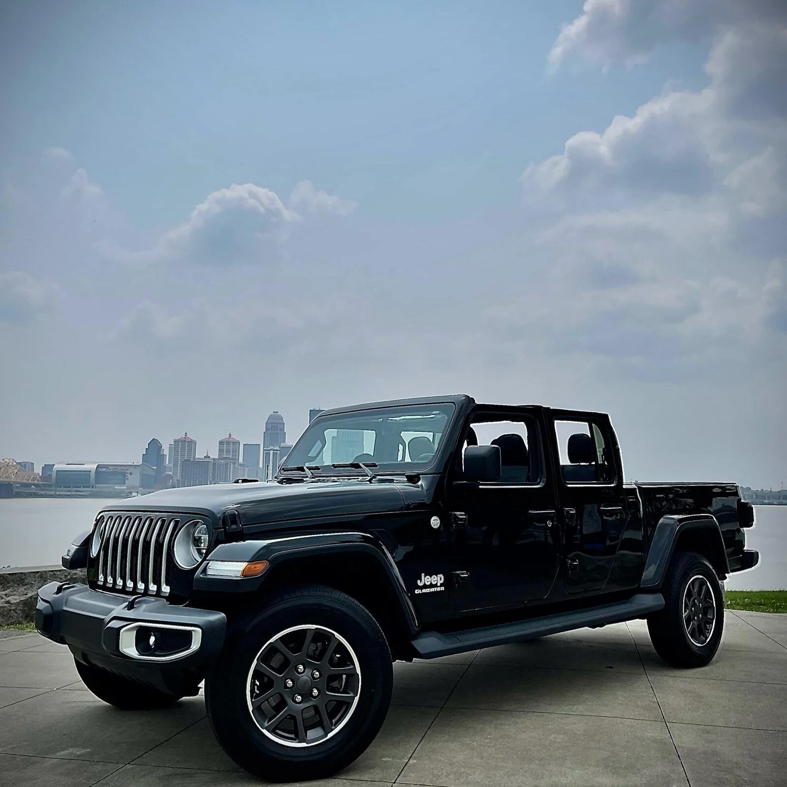 Jeep Gladiator BLACK Gladiator JT Club 6A280E22-1FFB-4C66-A5F4-F3836818EAFB