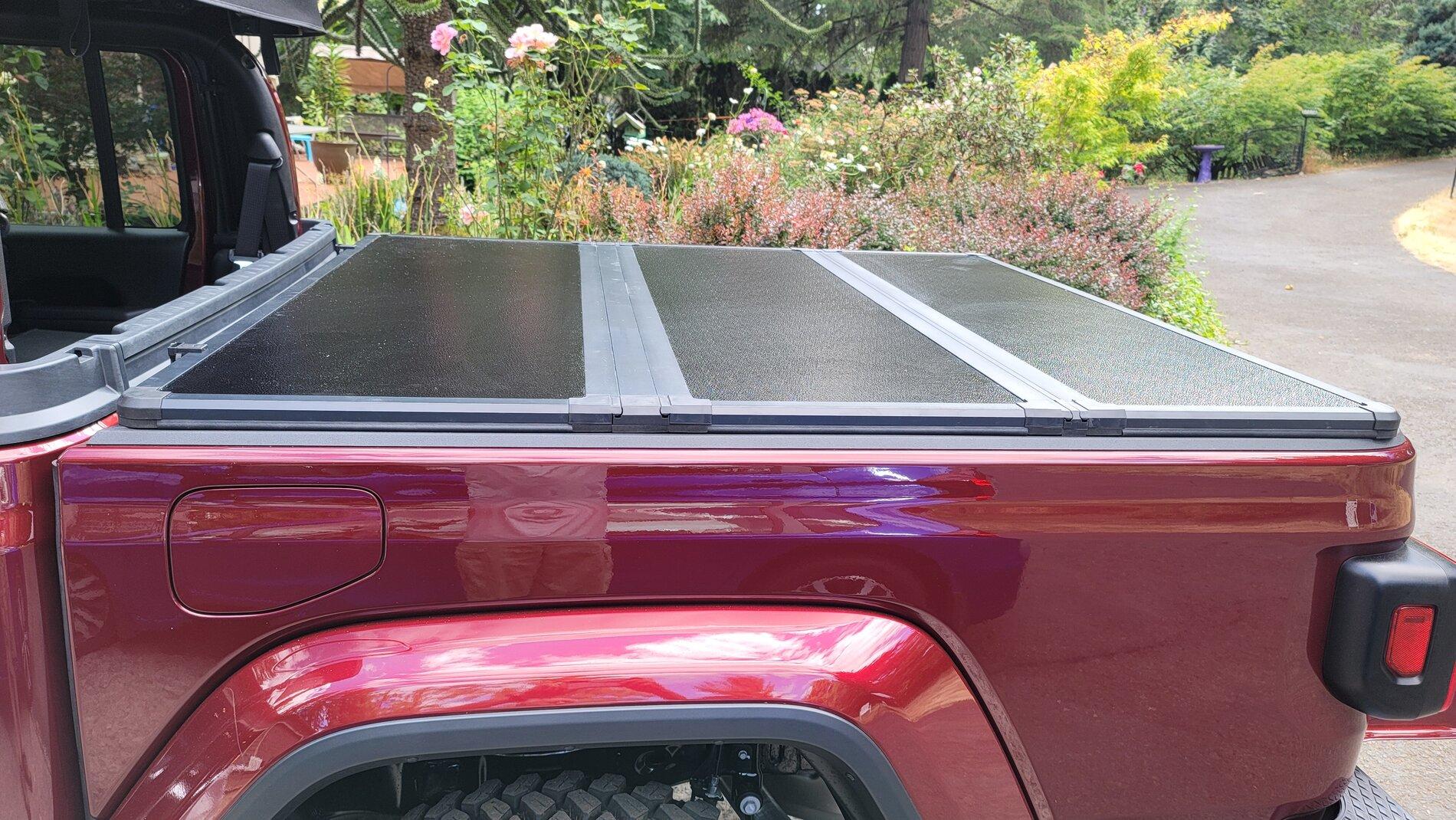 Jeep Gladiator DNA Motoring Hard Tonneau - install and review 20210721_162440
