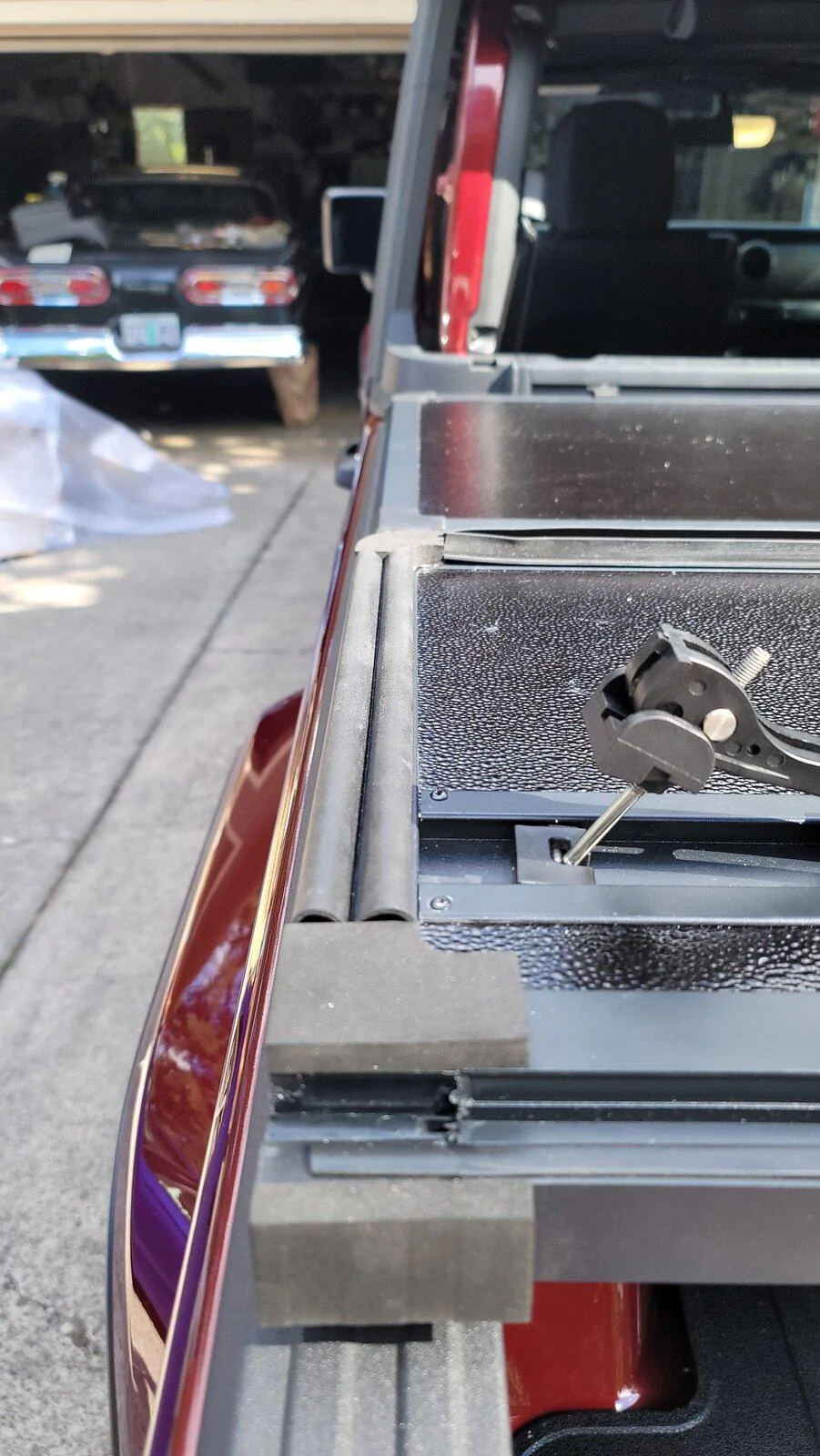 Jeep Gladiator DNA Motoring Hard Tonneau - install and review 20210721_163640