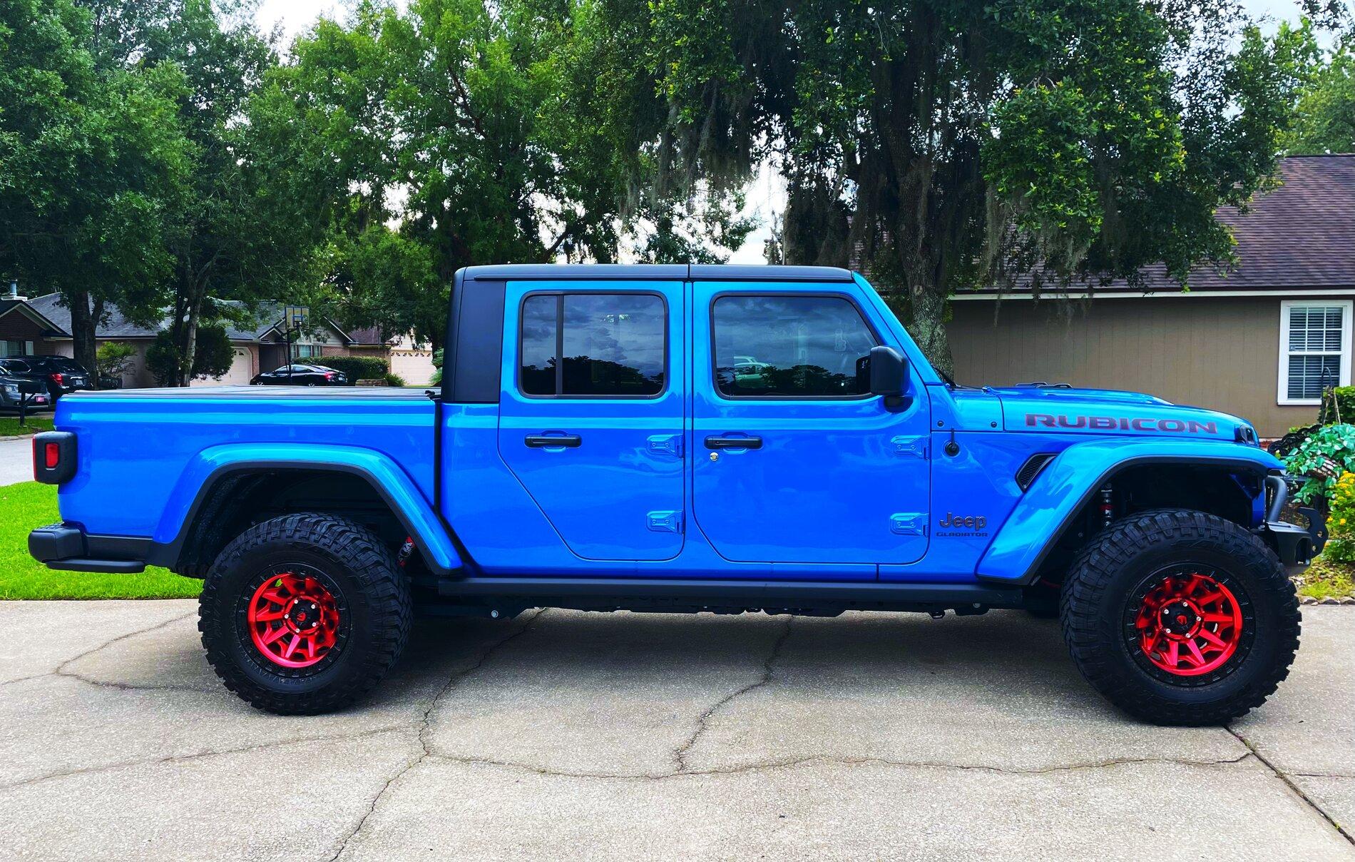 Jeep Gladiator accent color red on jeep gladiator rubicon 56DE0777-0CA2-460B-A098-2B6B21C9FDBE