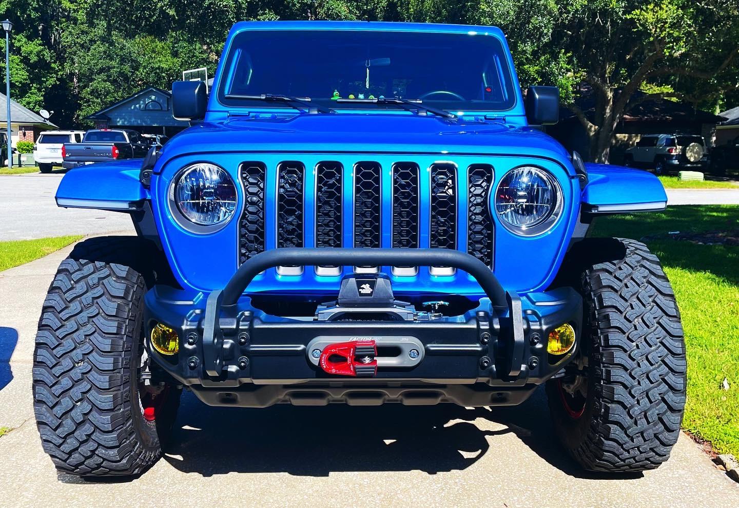 Jeep Gladiator accent color red on jeep gladiator rubicon 16D40CF5-D015-46D5-AB45-2E88572206E1