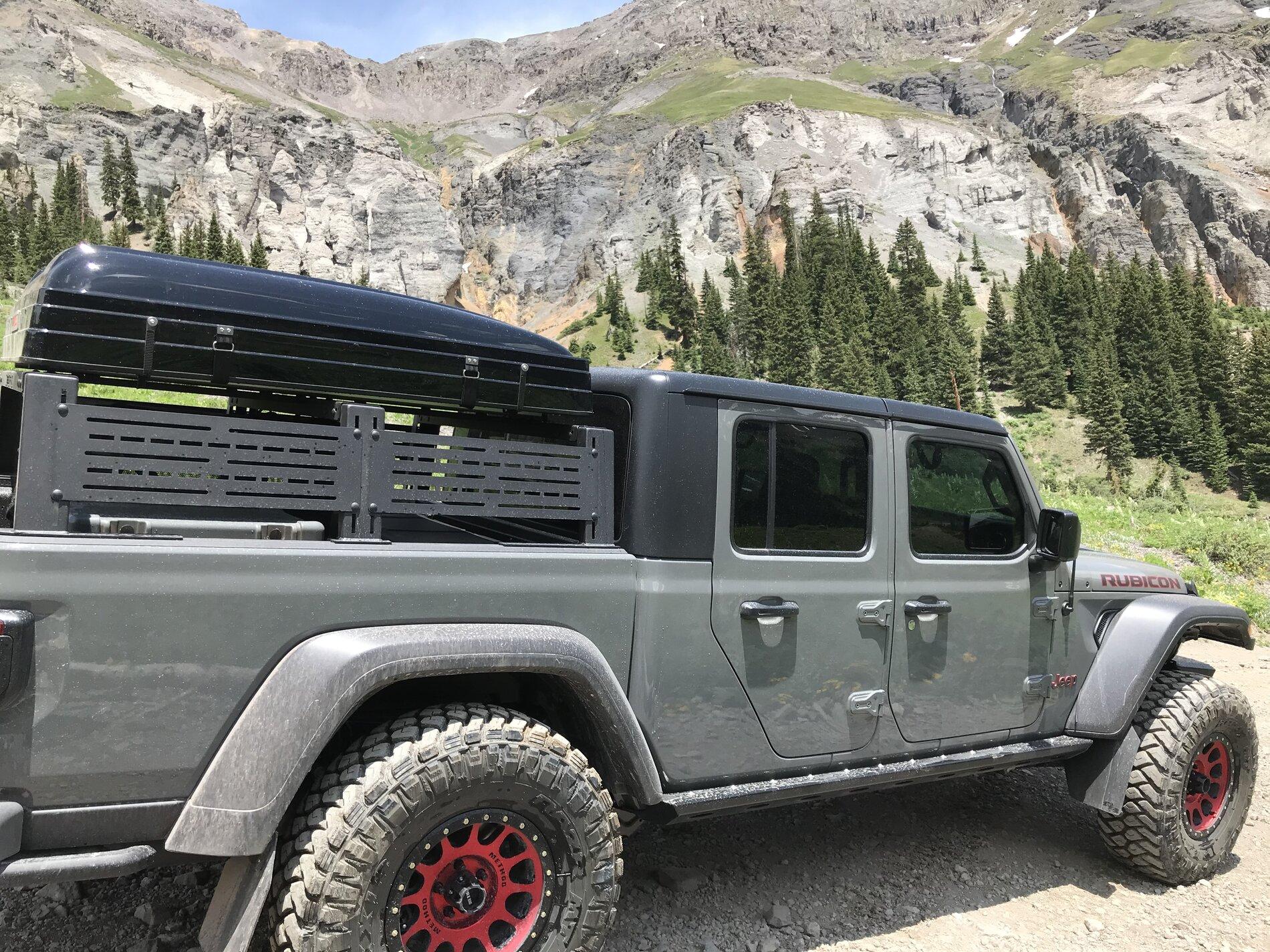 Jeep Gladiator STING GRAY Gladiator JT Club 0C3C0156-AC38-4110-A027-540284FF582B