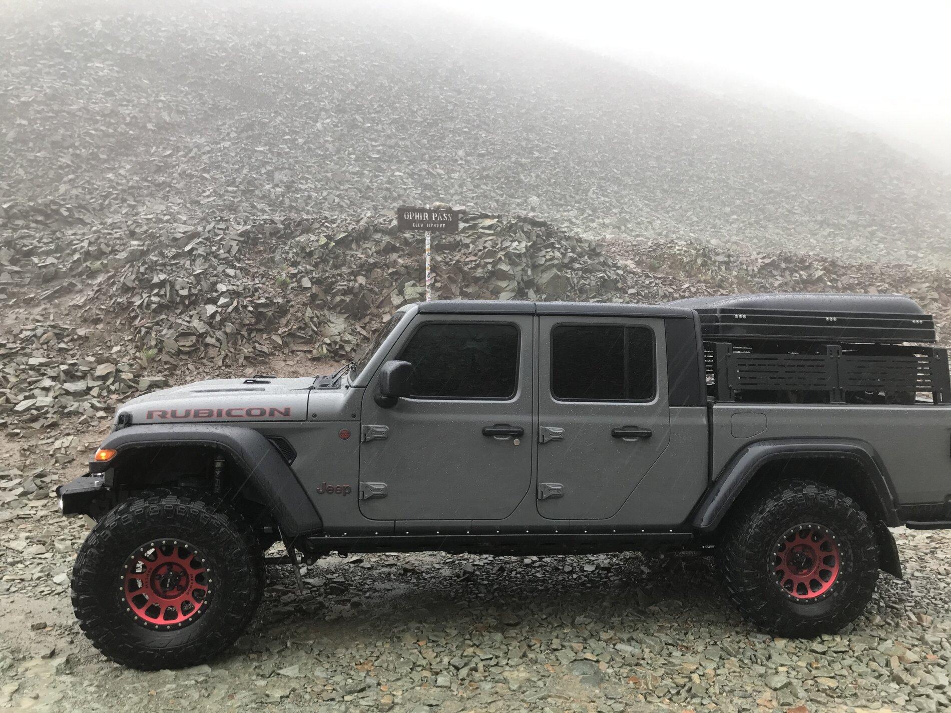 Jeep Gladiator STING GRAY Gladiator JT Club 7444DFB8-FA22-47B1-8B1A-929428D5E534