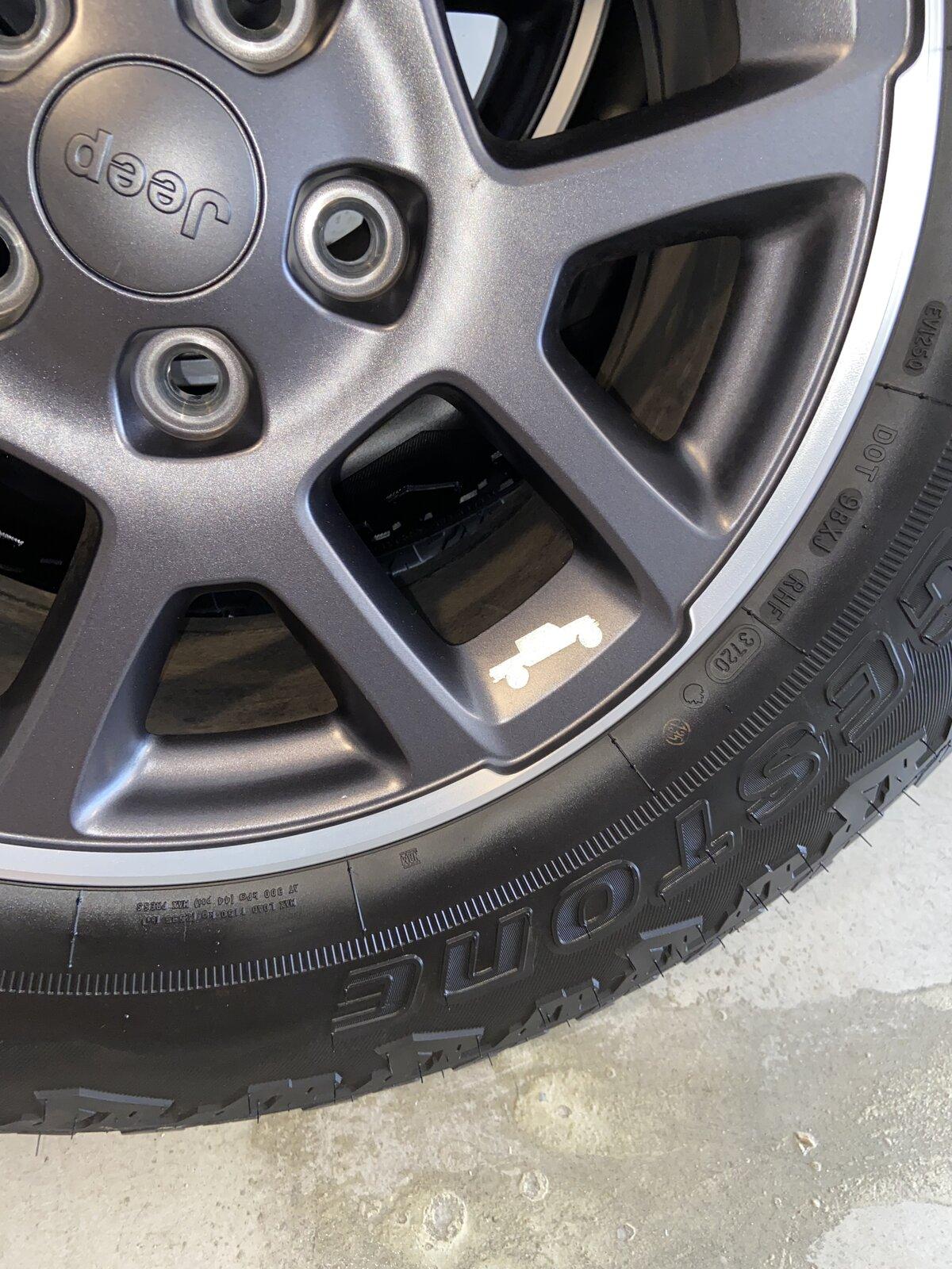 Jeep Gladiator Overland wheels & AT tires (4) 1F9F628A-6193-4021-81EF-73A51FEE76DC