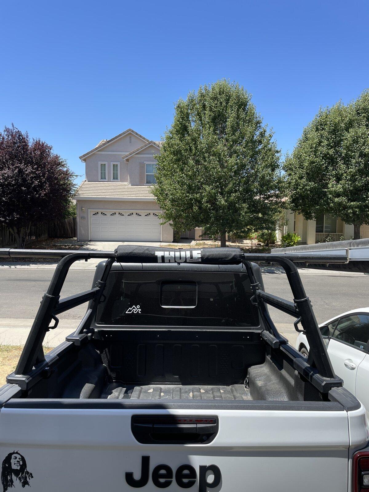 Jeep Gladiator Bed cover with rack image