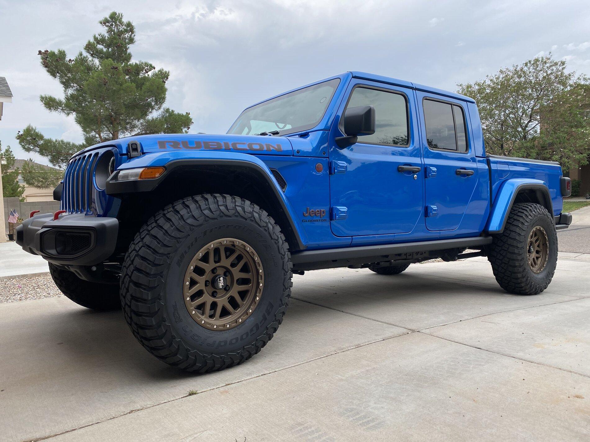Jeep Gladiator 37s no lift. #yet D7C3CB00-A029-4B21-9ECC-E31448F91C13