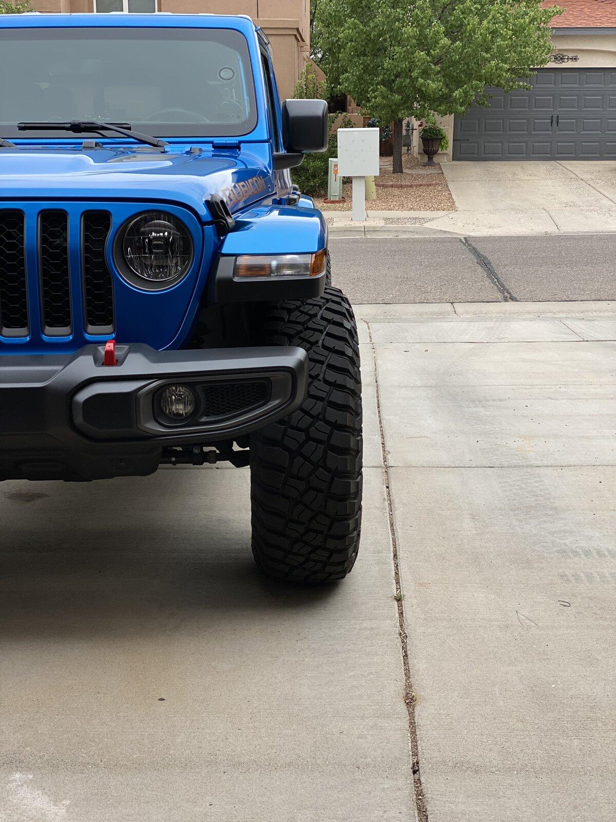 Jeep Gladiator 37s no lift. #yet C81D1419-2C41-4A63-B458-0B5E739A5A1E