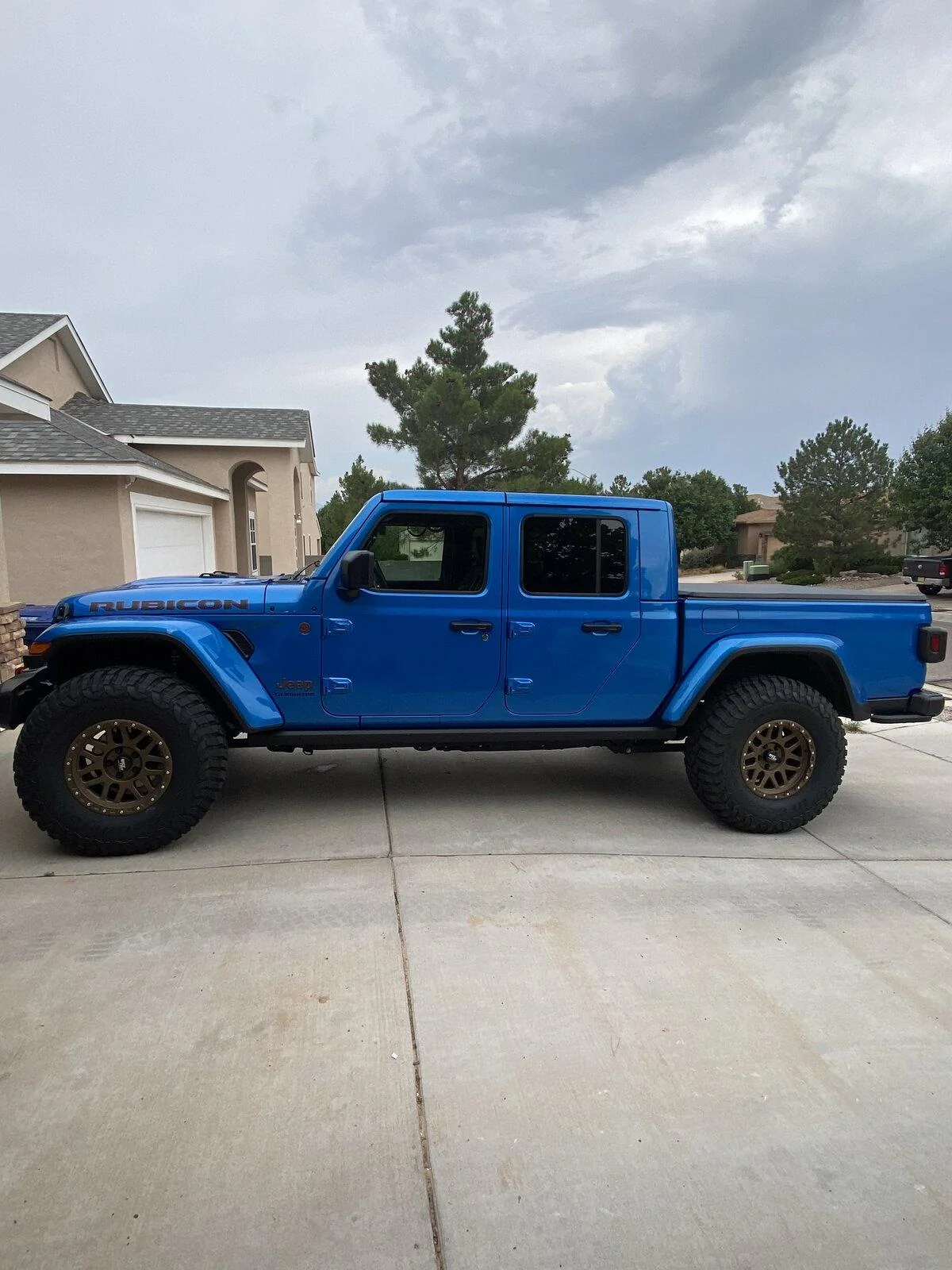 Jeep Gladiator HYDRO BLUE PEARL Gladiator JT Club A45E5210-5F91-4A1F-9B88-A256747966DD