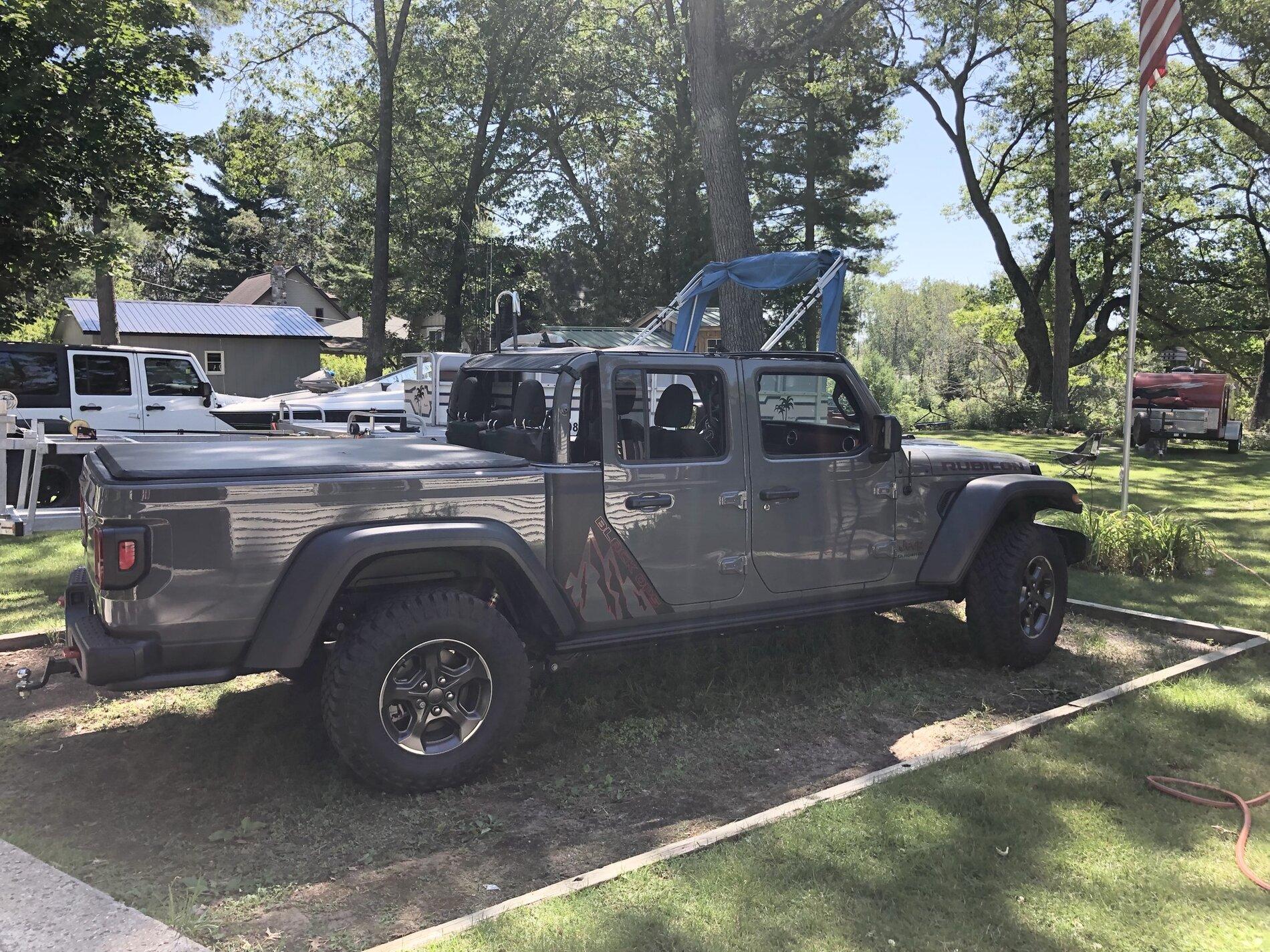 Jeep Gladiator Where did you get your Vinyl Graphics? 9957ADFD-1E54-4388-BB40-ABD628799BEE