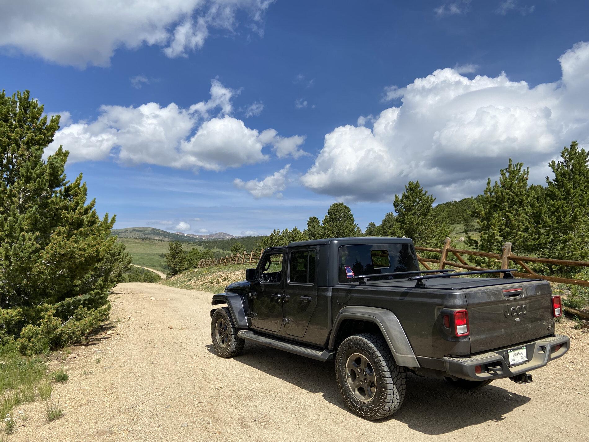 Jeep Gladiator Gladiator Glamour Shots E039685A-5F6A-424A-8CC3-4C55EF81BB1A