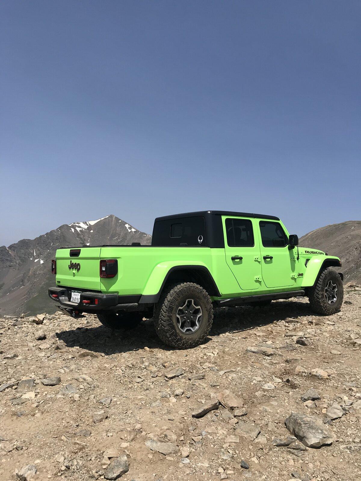Jeep Gladiator Gladiator Glamour Shots 278F5562-EAAE-4855-87D1-EB7ACE8416CE