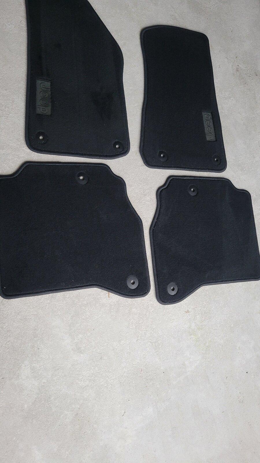 Jeep Gladiator Free - Carpet Floor Mats 20210723_191724