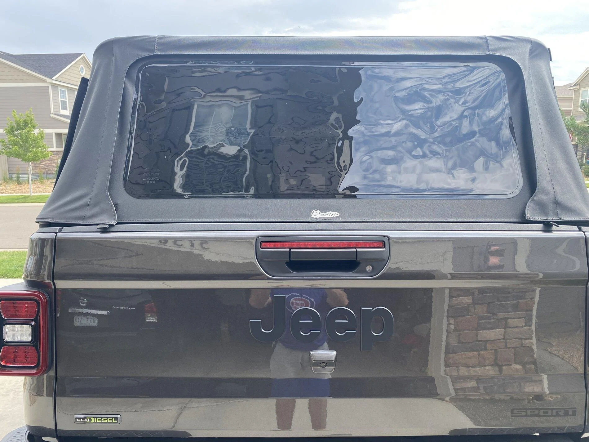 Jeep Gladiator Bestop teaser concept: folding soft cover / shell / topper for Gladiator bed 2021-07-21 15.42.24