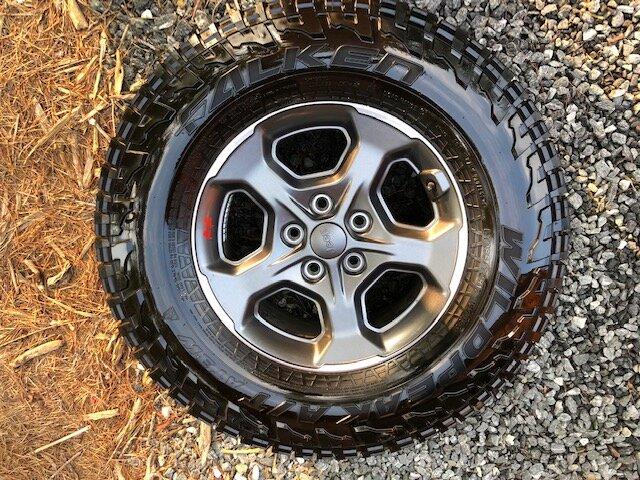Jeep Gladiator 5 Rubicon JT Wheels and Tires IMG_8450