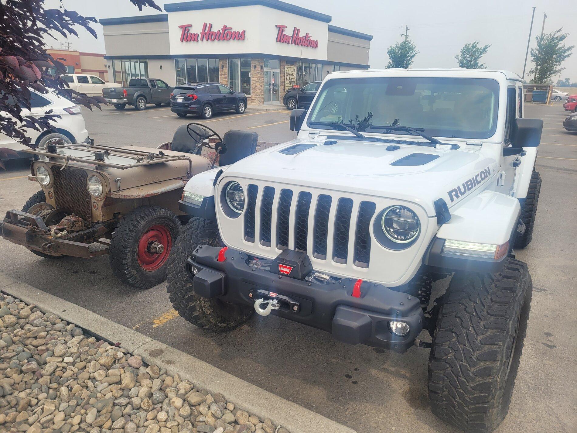 Jeep Gladiator Jeeps Parking Next To Jeeps 20210723_145126