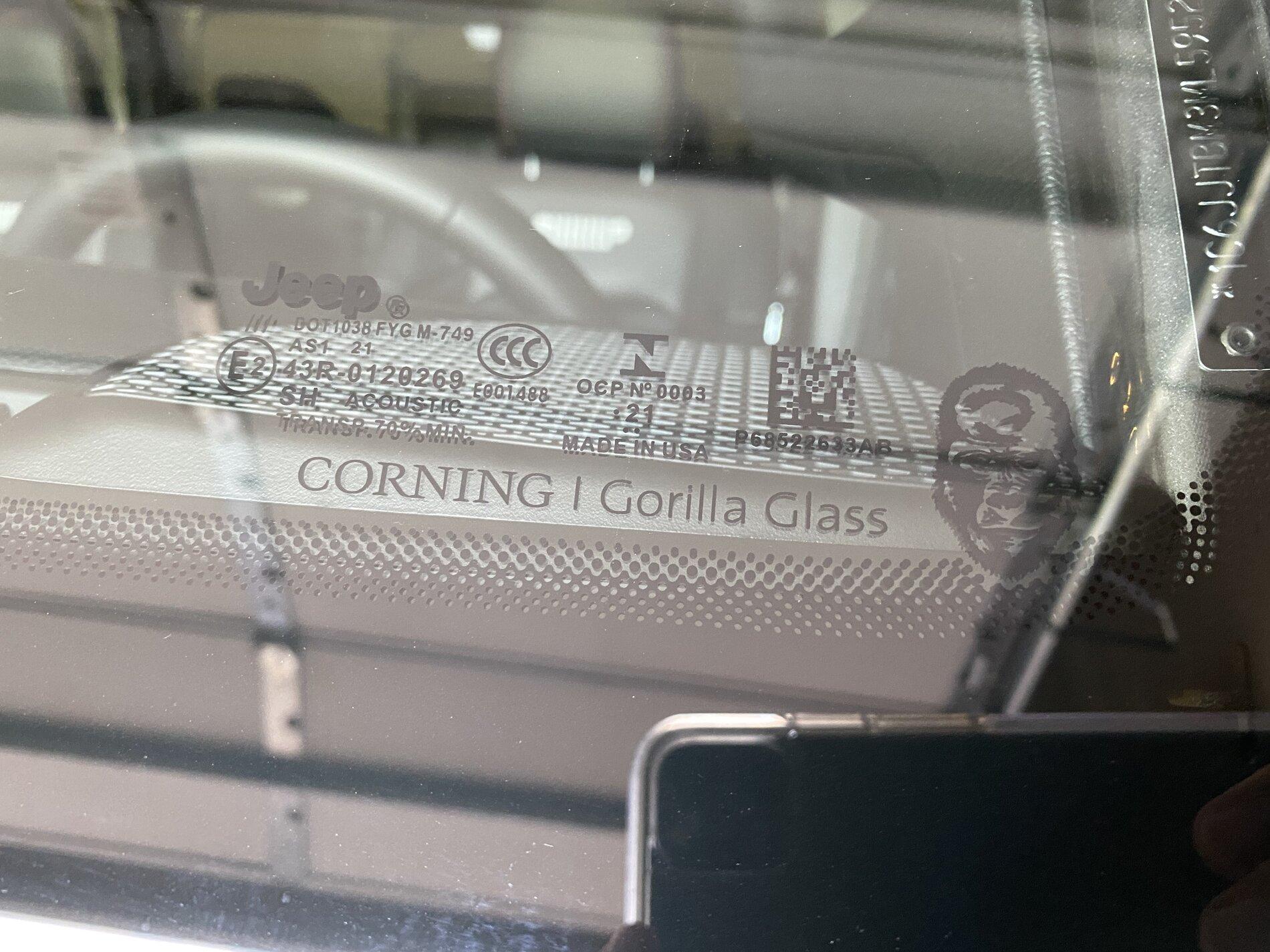 Jeep Gladiator Gorilla Glass Tracking AAEF24CC-FCFA-4341-975C-31EED2E3E9E9
