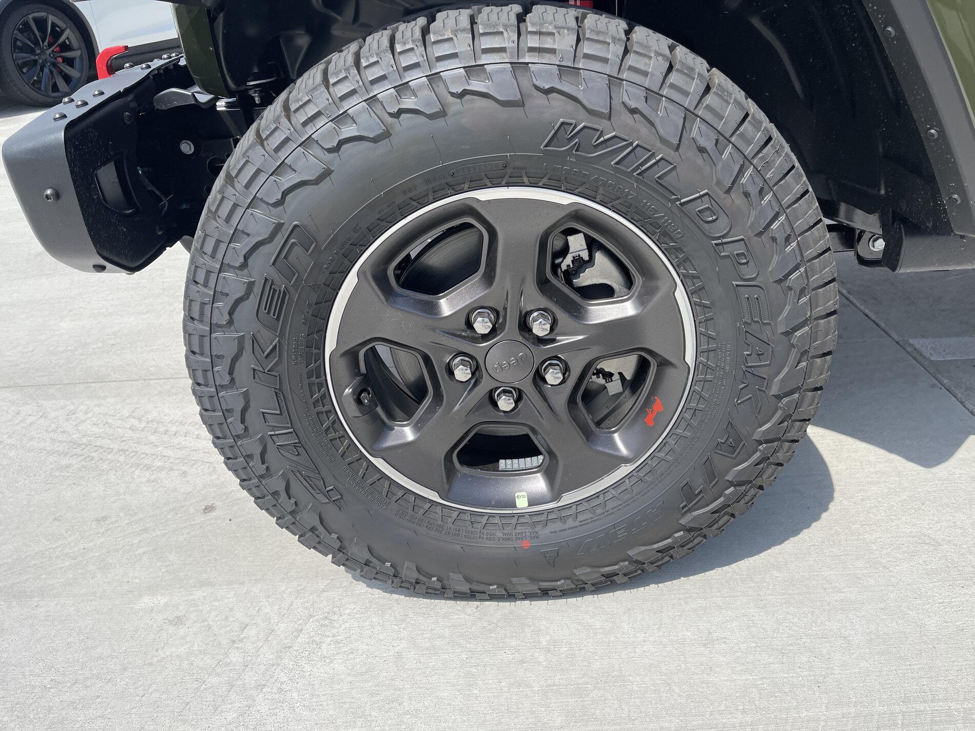Jeep Gladiator Rubicon Wheels and Tires Take Offs IMG_2371