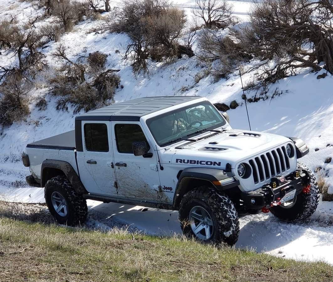 Jeep Gladiator Black is played out, let's see some colored rims slab