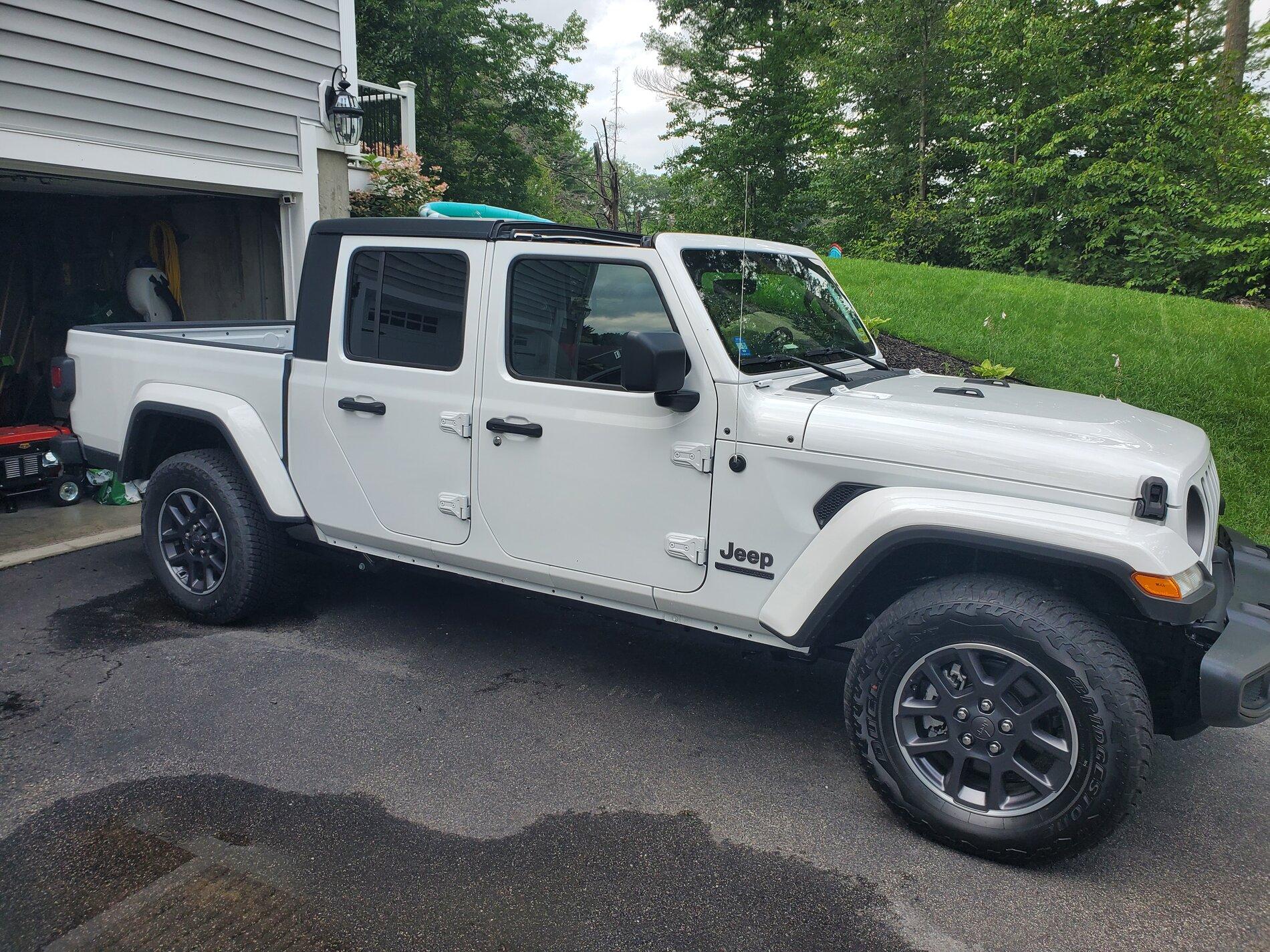 Jeep Gladiator Bright White 80th Anniversary build 20210725_163948