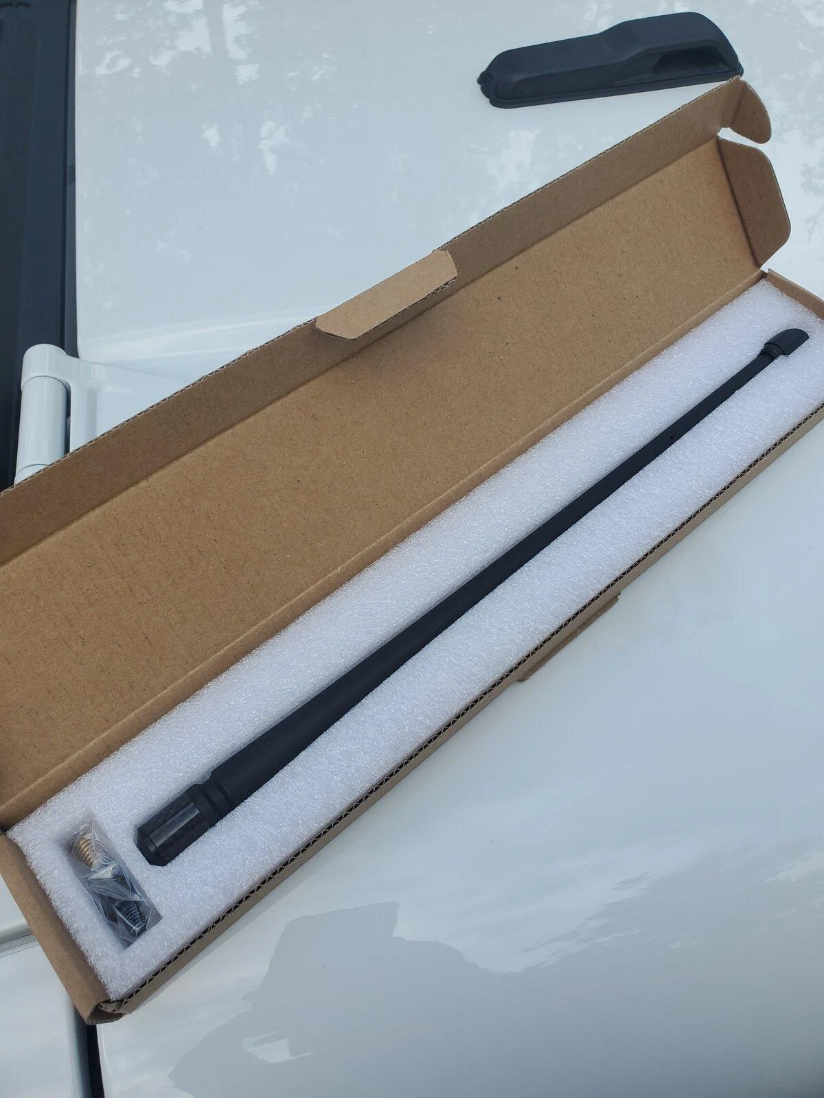 Jeep Gladiator Bright White 80th Anniversary build 20210725_164340