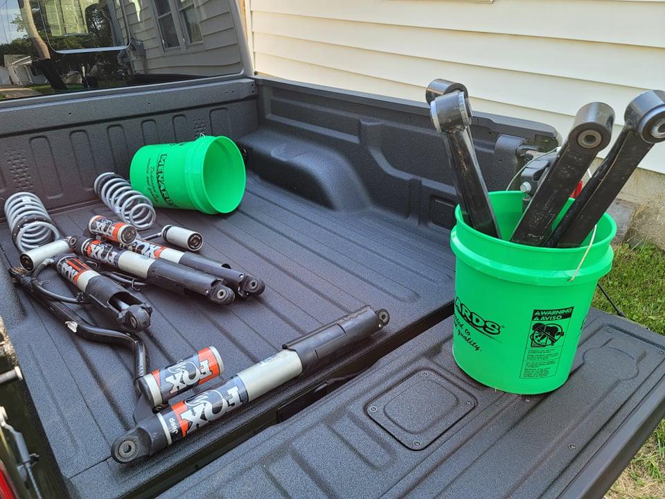 Jeep Gladiator Mojave take off suspension on Overland 221837857_1557921977889361_9015370107378542895_n