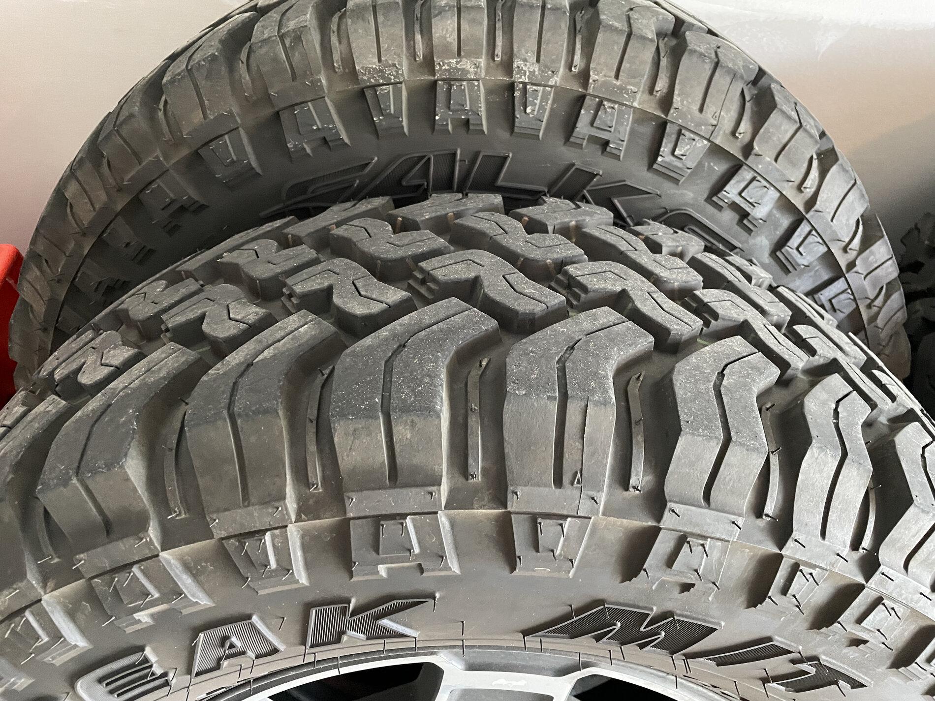 Jeep Gladiator Mojave (premium) Wheels/Tires w/spare Falken Wildpeak MT, w/TPMS IMG_3272