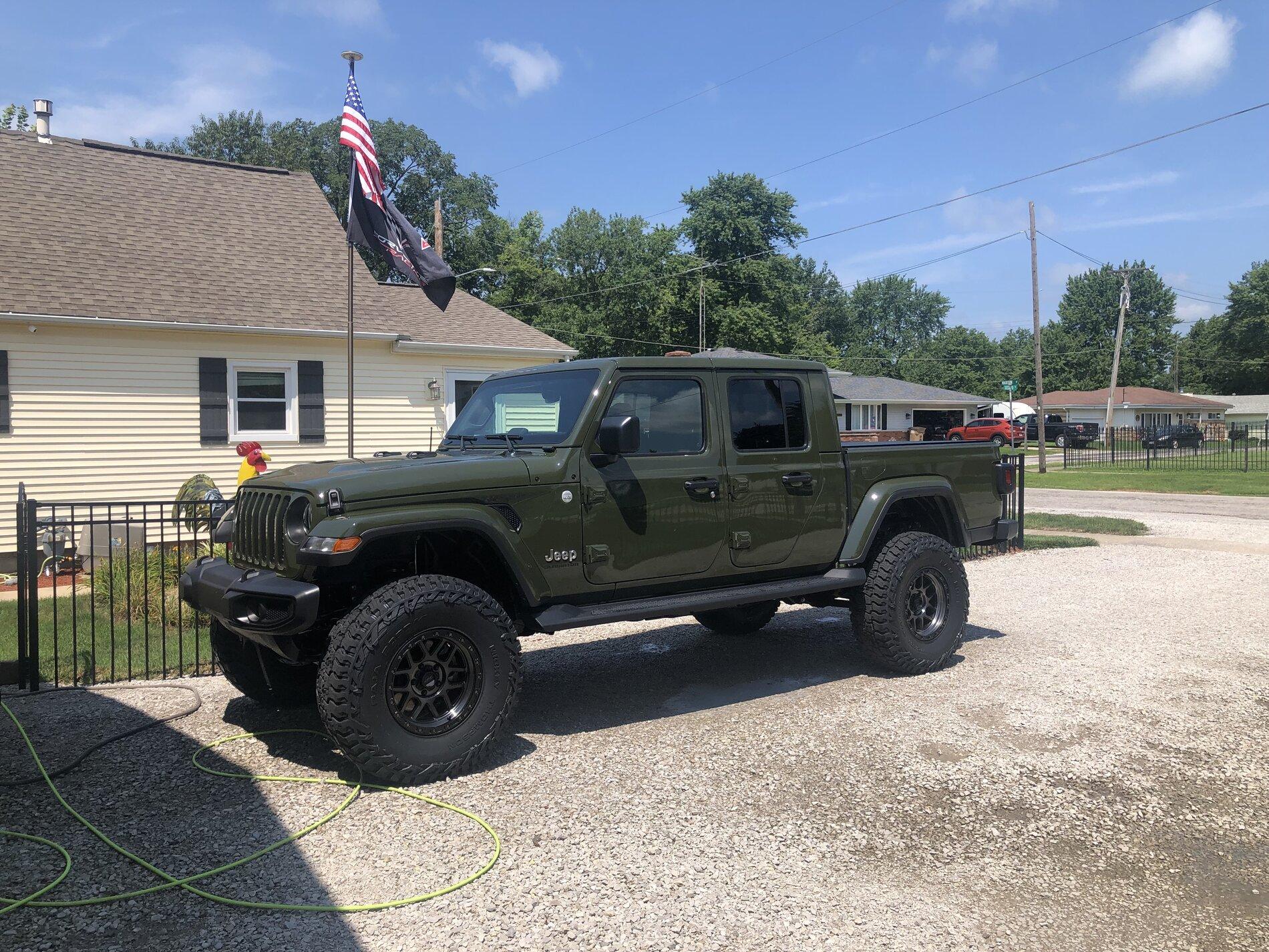 Jeep Gladiator What to order? A new loaded diesel Overland, or base diesel Rubicon? 963D7DD6-DA65-4F77-B5E2-4010E99010FD
