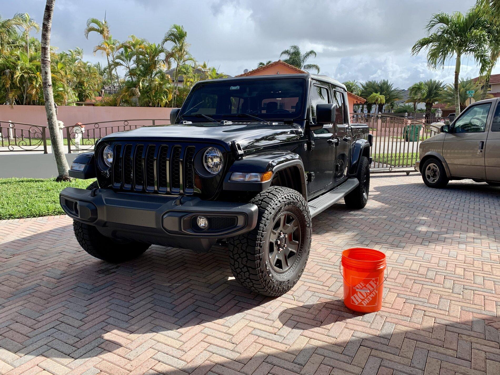Jeep Gladiator My 2021 80th Anniversary 098A4DF4-1586-4144-BA8A-9A09E3FDCB43