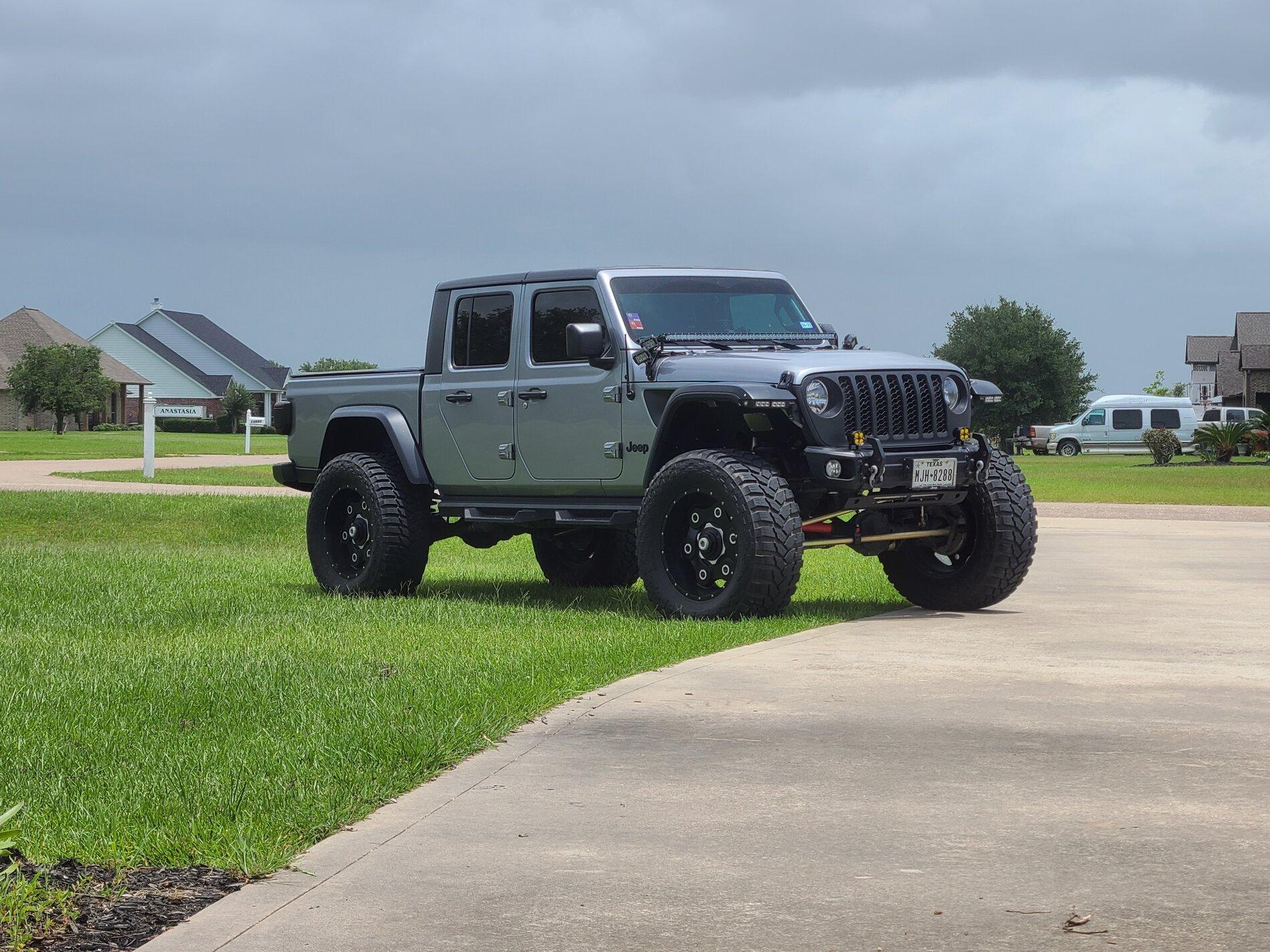 Jeep Gladiator Adding rubicon front fender flares to sport max tow 20210711_124642