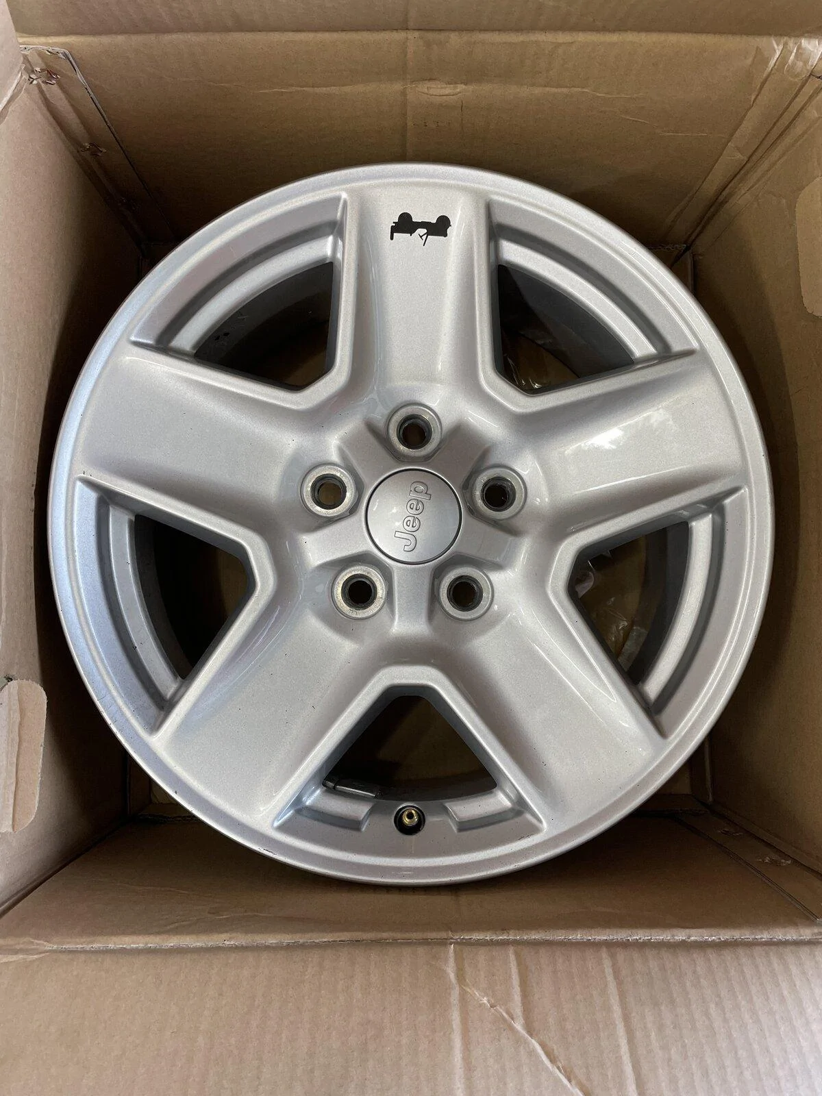 Jeep Gladiator Gladiator sport wheels (5) new take offs 91CFCA07-5545-4D65-B628-8971EC6F993F