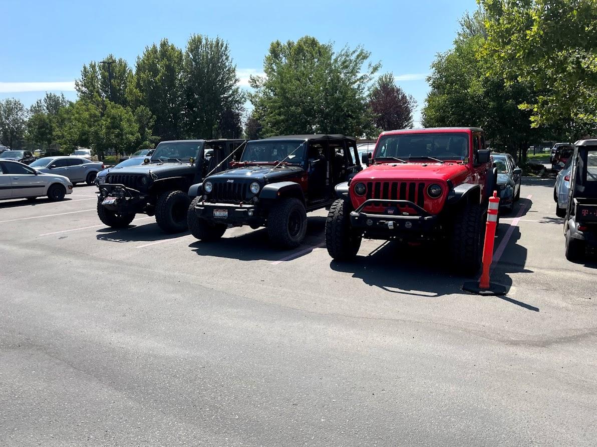 Jeep Gladiator Jeeps Parking Next To Jeeps IMG_1638
