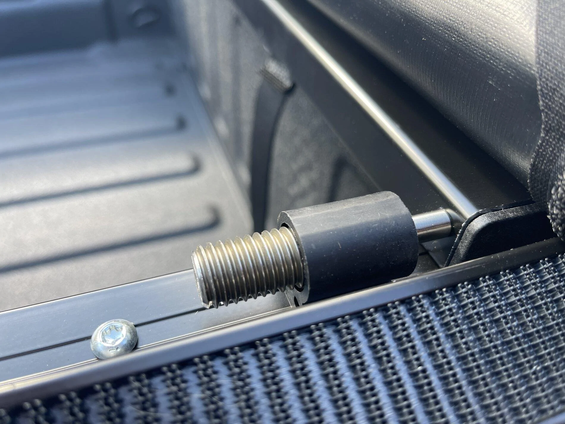 Jeep Gladiator Rugged Ridge soft rolling tonneau constantly unlatches at highway speeds IMG_4019