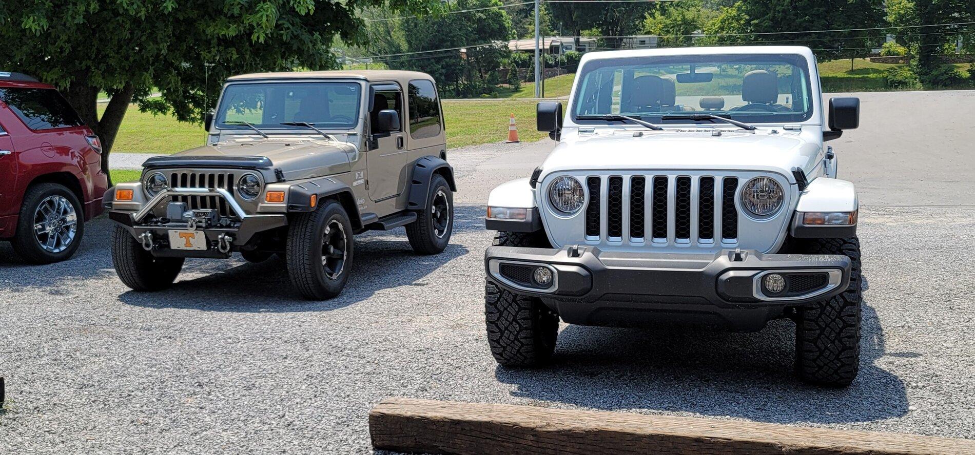 Jeep Gladiator Jeeps Parking Next To Jeeps 20210729_134247